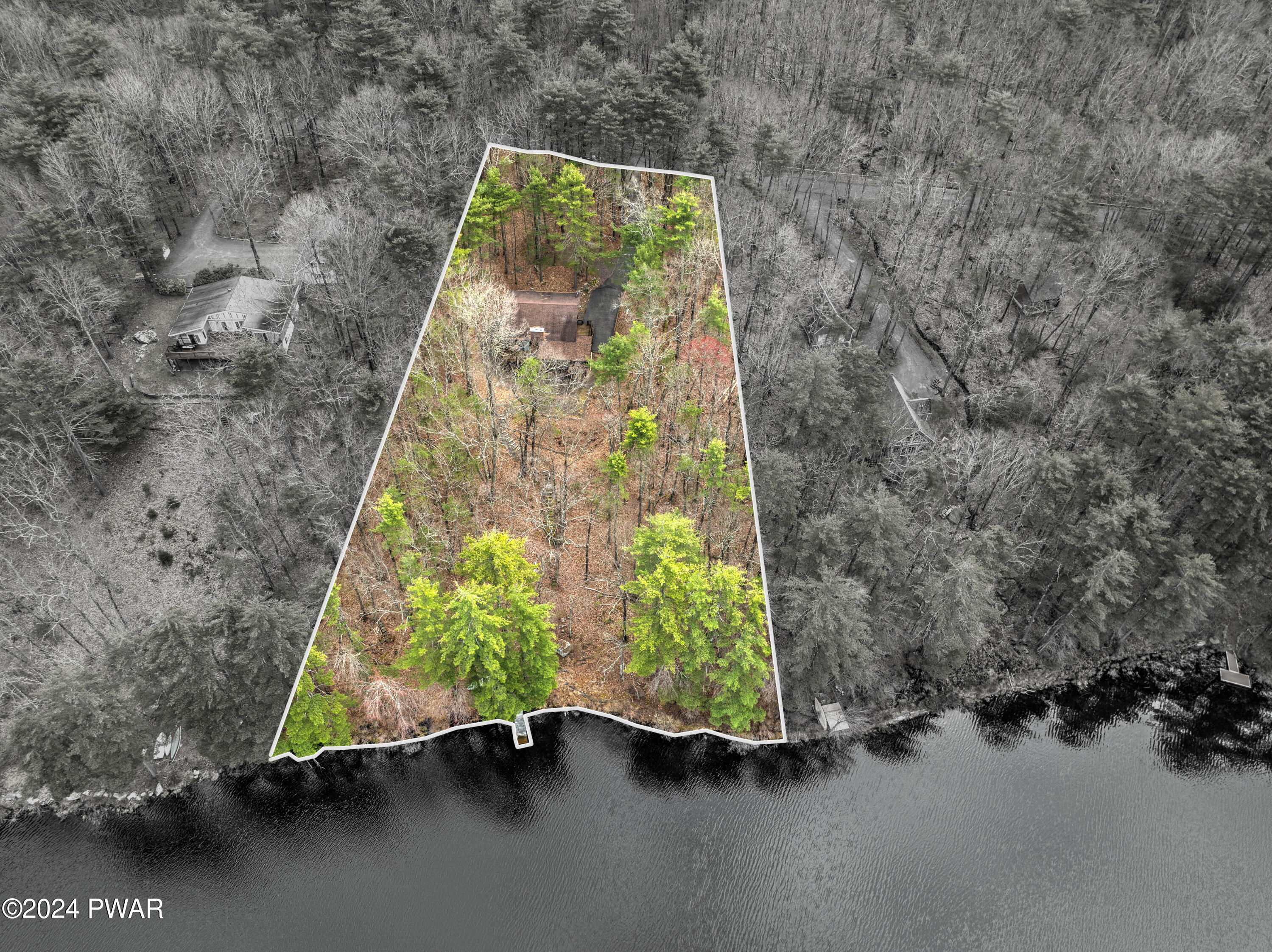 Hawley, Pennsylvania 18428, United States, 4 Bedrooms Bedrooms, ,2 BathroomsBathrooms,Residential,Pending,60132