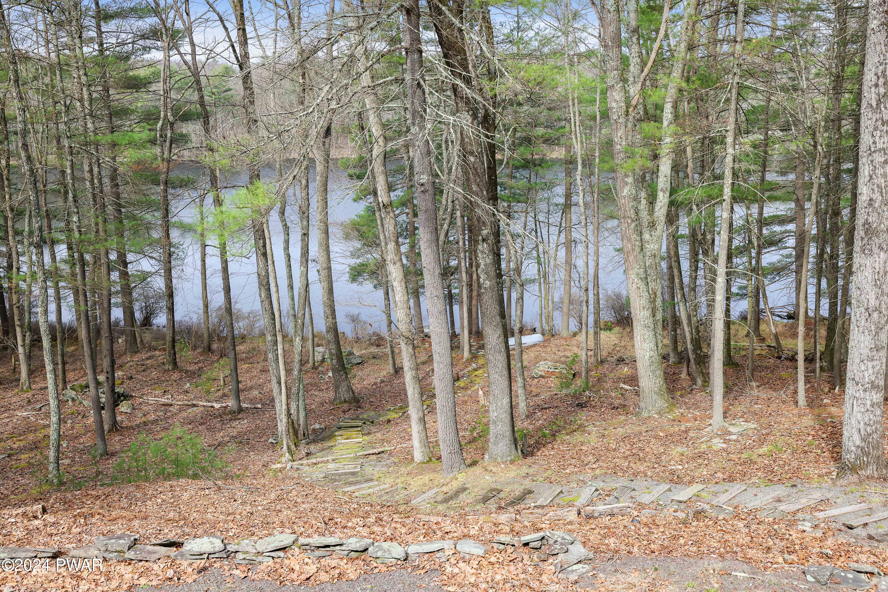 Hawley, Pennsylvania 18428, United States, 4 Bedrooms Bedrooms, ,2 BathroomsBathrooms,Residential,Pending,60132