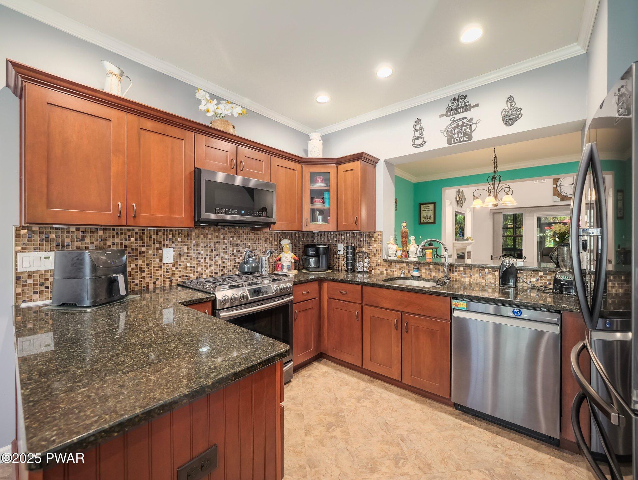 803 Macintosh Way, Matamoras, Pennsylvania image 6