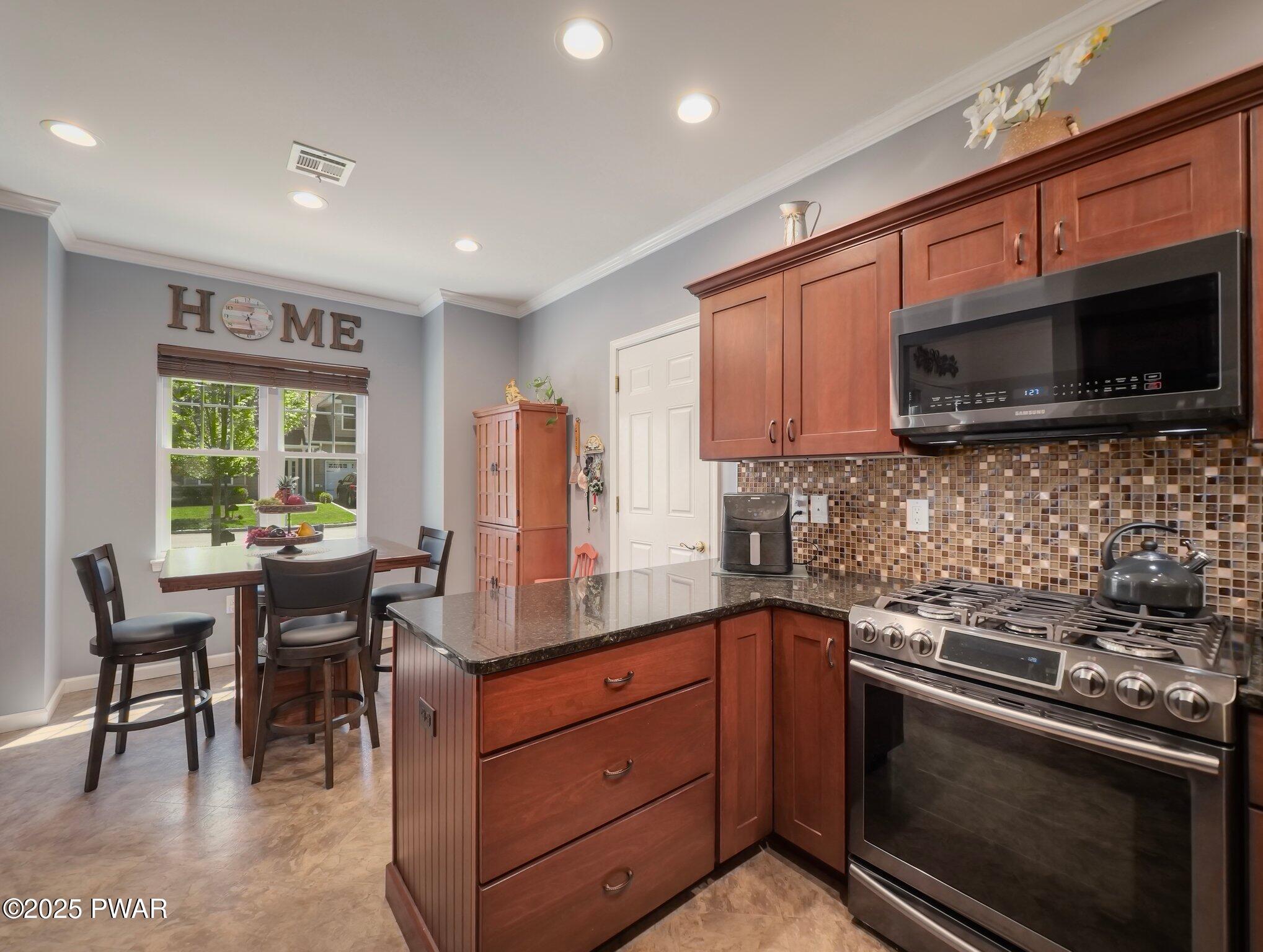 803 Macintosh Way, Matamoras, Pennsylvania image 5