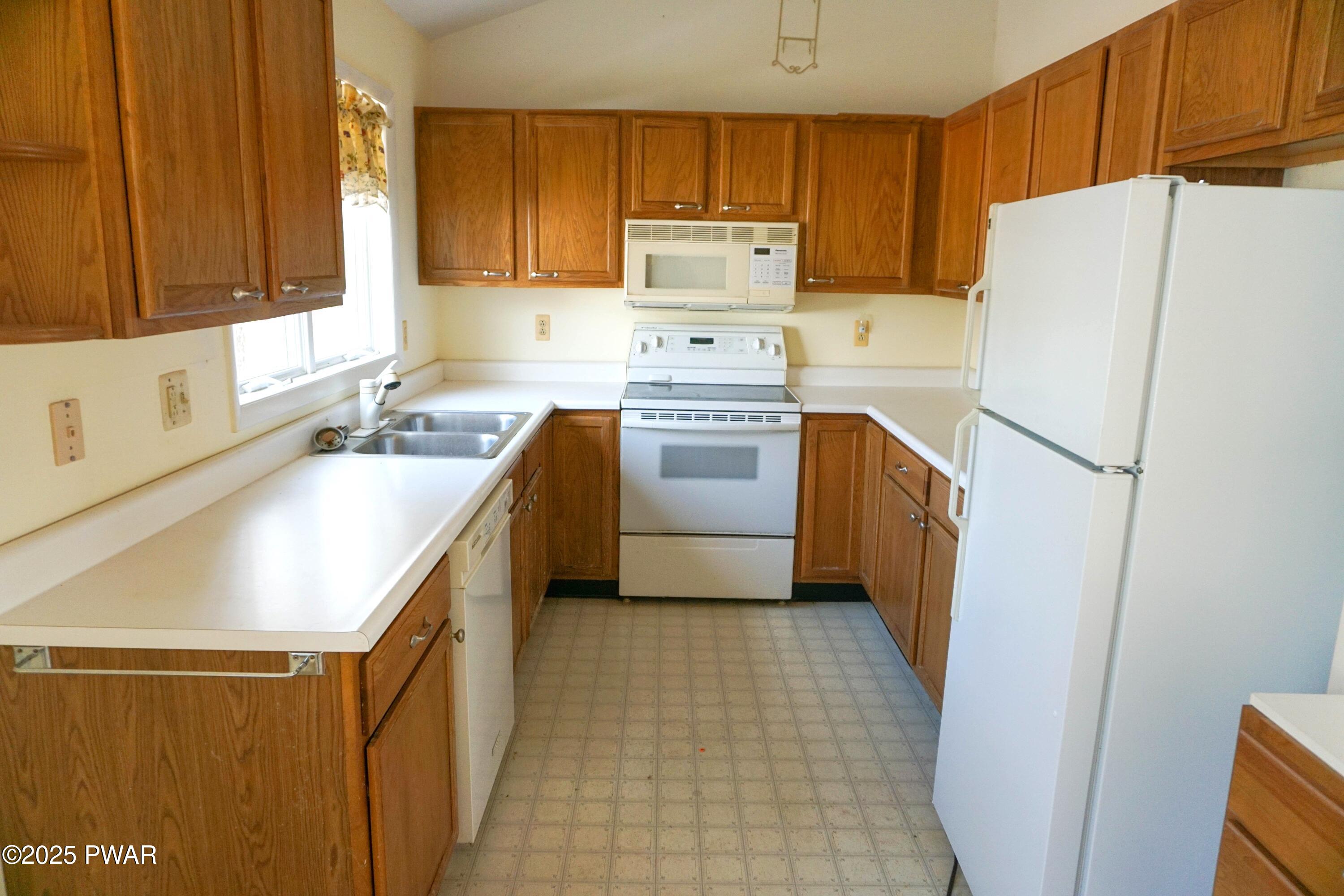 102 Hawk View Court, Milford, Pennsylvania image 4