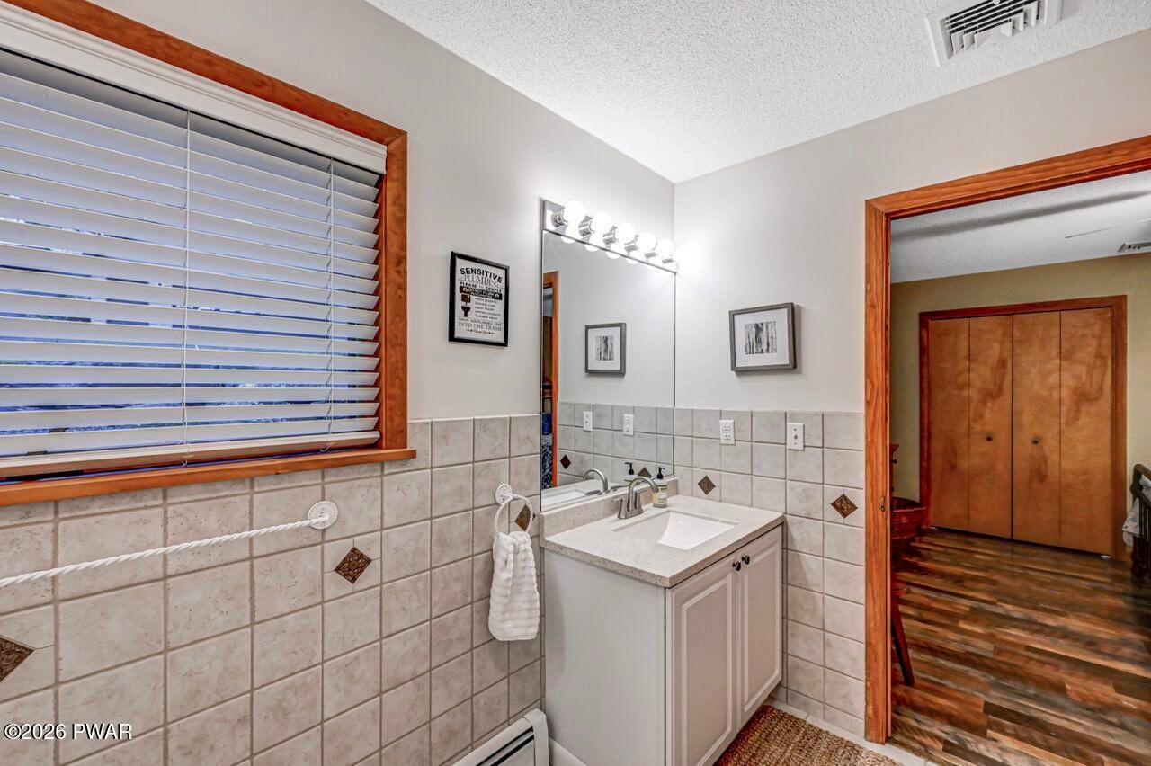 1206 Lakeview Dr W, Lake Ariel, PA, 18436, USA, 4 Bedrooms Bedrooms, ,3 BathroomsBathrooms,Residential,Active,1206 Lakeview Dr W,PW261487