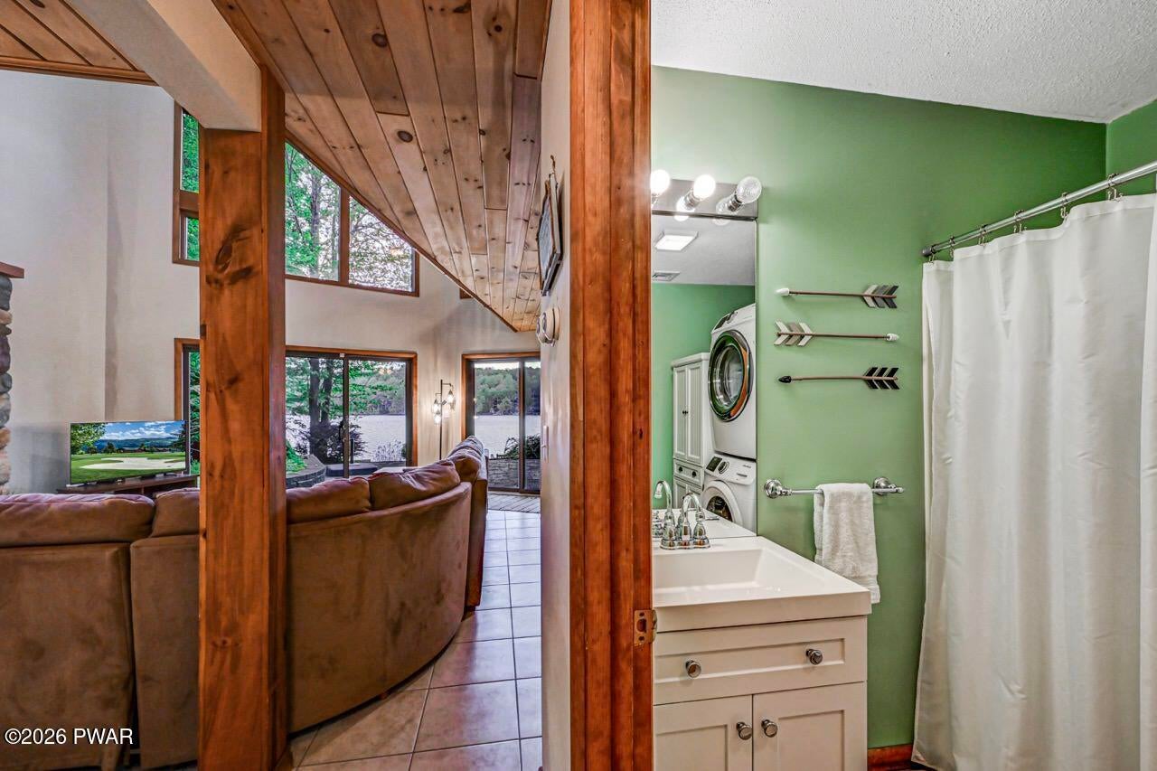 1206 Lakeview Dr W, Lake Ariel, PA, 18436, USA, 4 Bedrooms Bedrooms, ,3 BathroomsBathrooms,Residential,Active,1206 Lakeview Dr W,PW261487