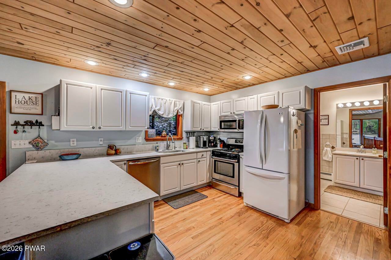 1206 Lakeview Dr W, Lake Ariel, PA, 18436, USA, 4 Bedrooms Bedrooms, ,3 BathroomsBathrooms,Residential,Active,1206 Lakeview Dr W,PW261487