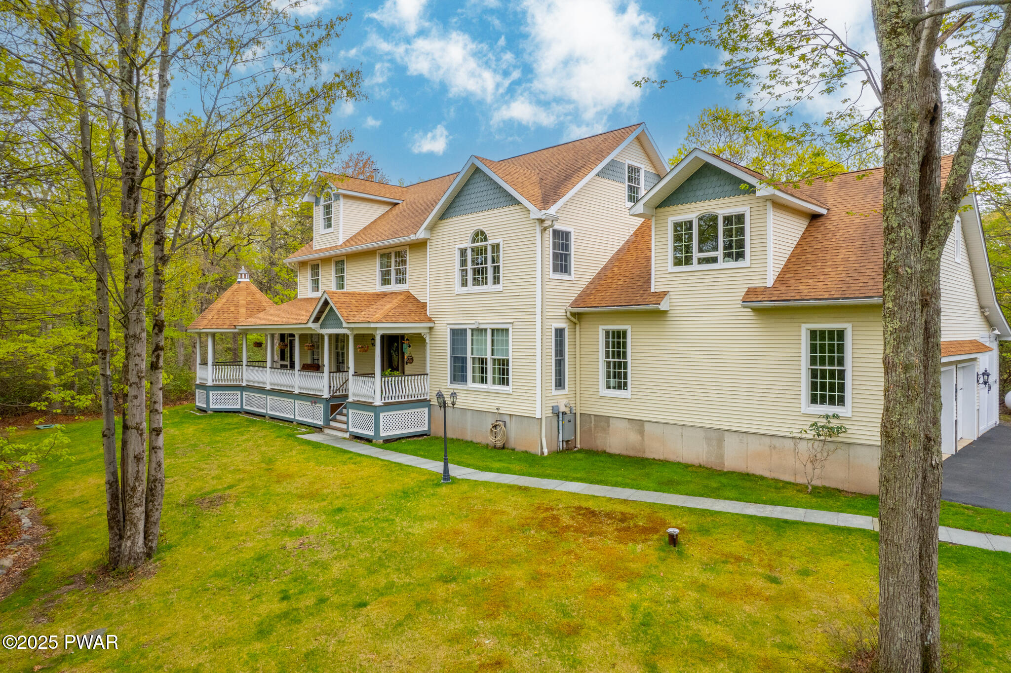 302 Oneida Way, Milford, Pennsylvania image 1