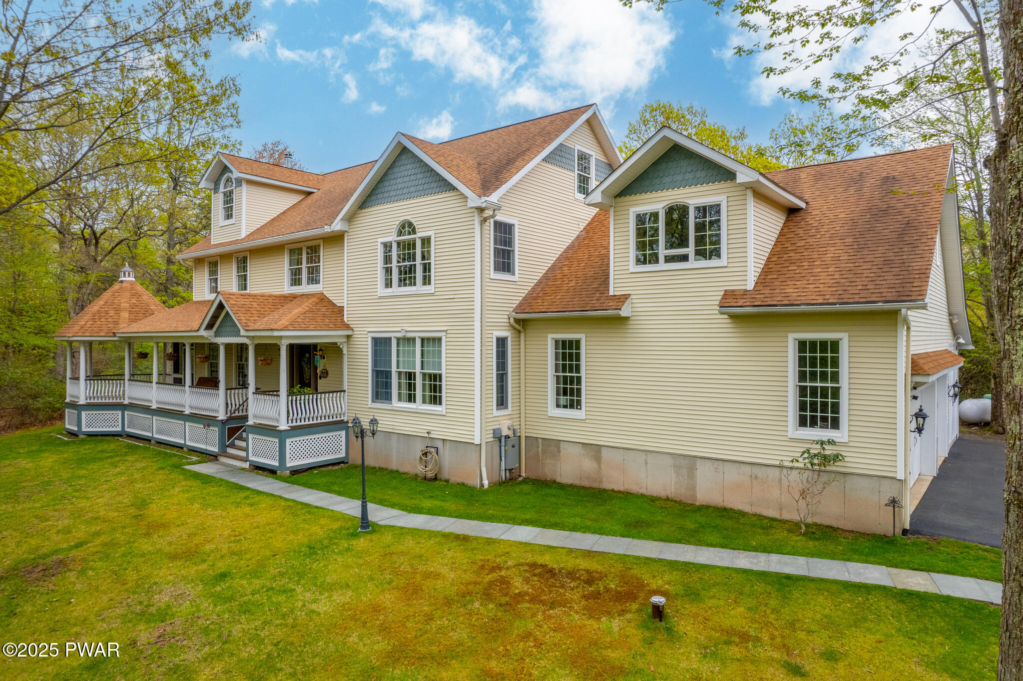 302 Oneida Way, Milford, Pennsylvania image 2