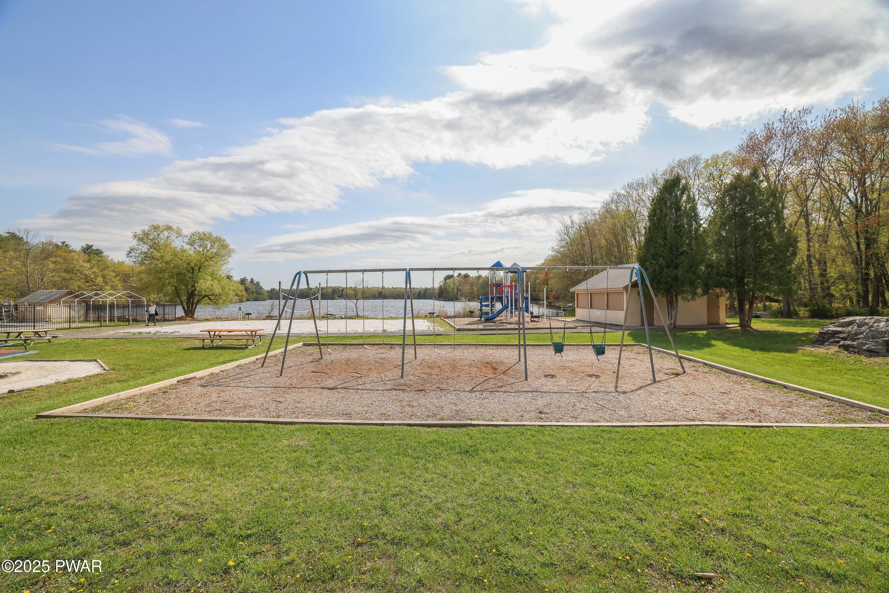 153 E Shore Drive, Dingmans Ferry, Pennsylvania image 32