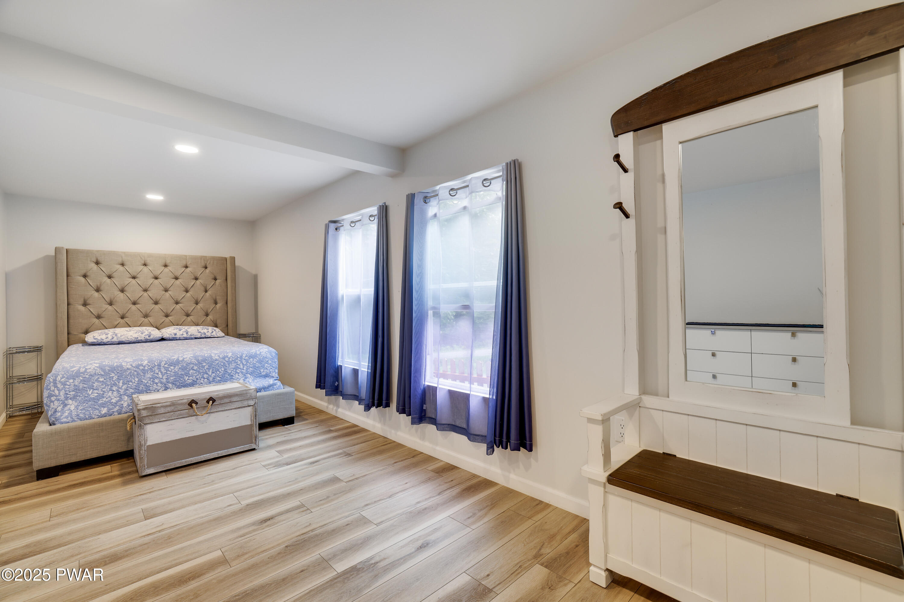 Hawley, Pennsylvania 18428, United States, 3 Bedrooms Bedrooms, ,2 BathroomsBathrooms,Residential,Active,195882