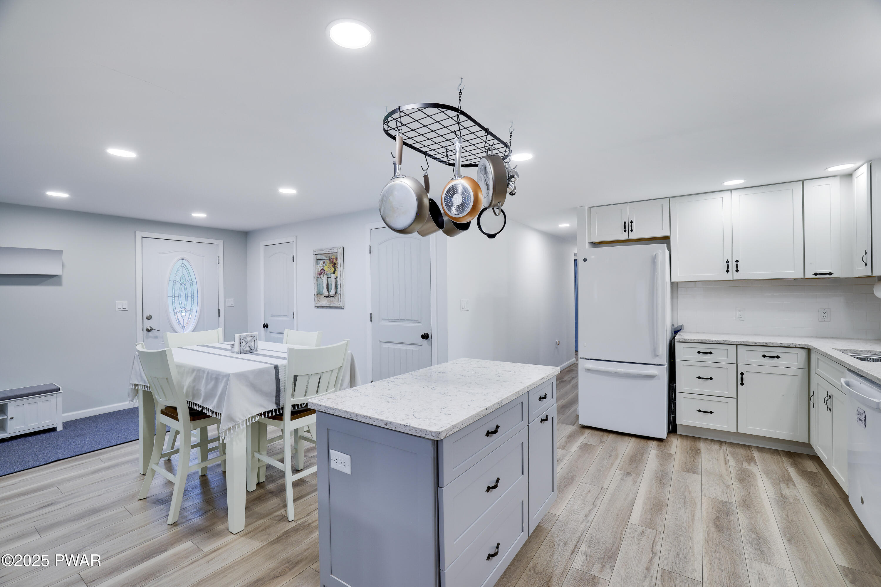 Hawley, Pennsylvania 18428, United States, 3 Bedrooms Bedrooms, ,2 BathroomsBathrooms,Residential,Active,195882