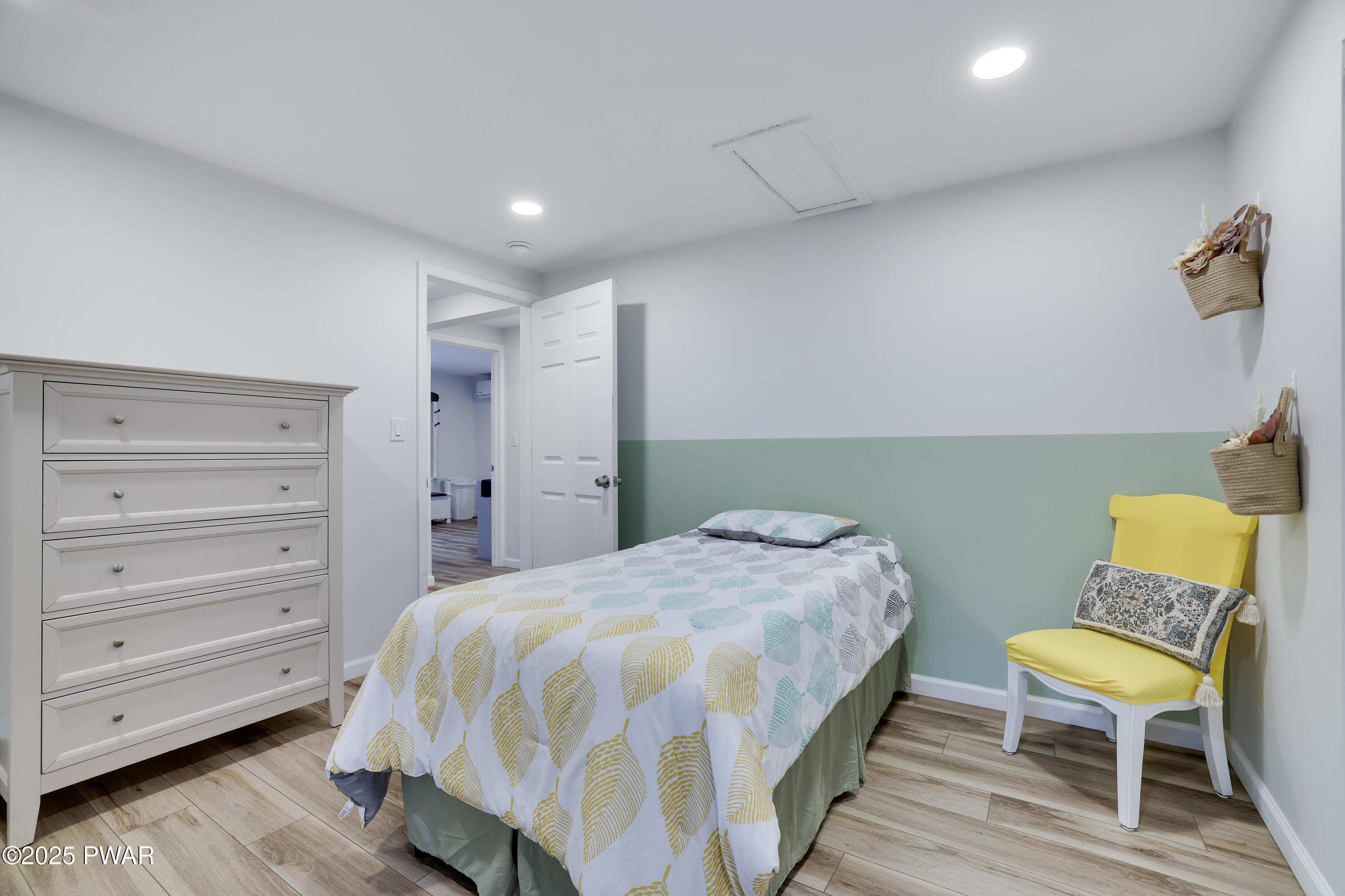 Hawley, Pennsylvania 18428, United States, 3 Bedrooms Bedrooms, ,2 BathroomsBathrooms,Residential,Active,195882