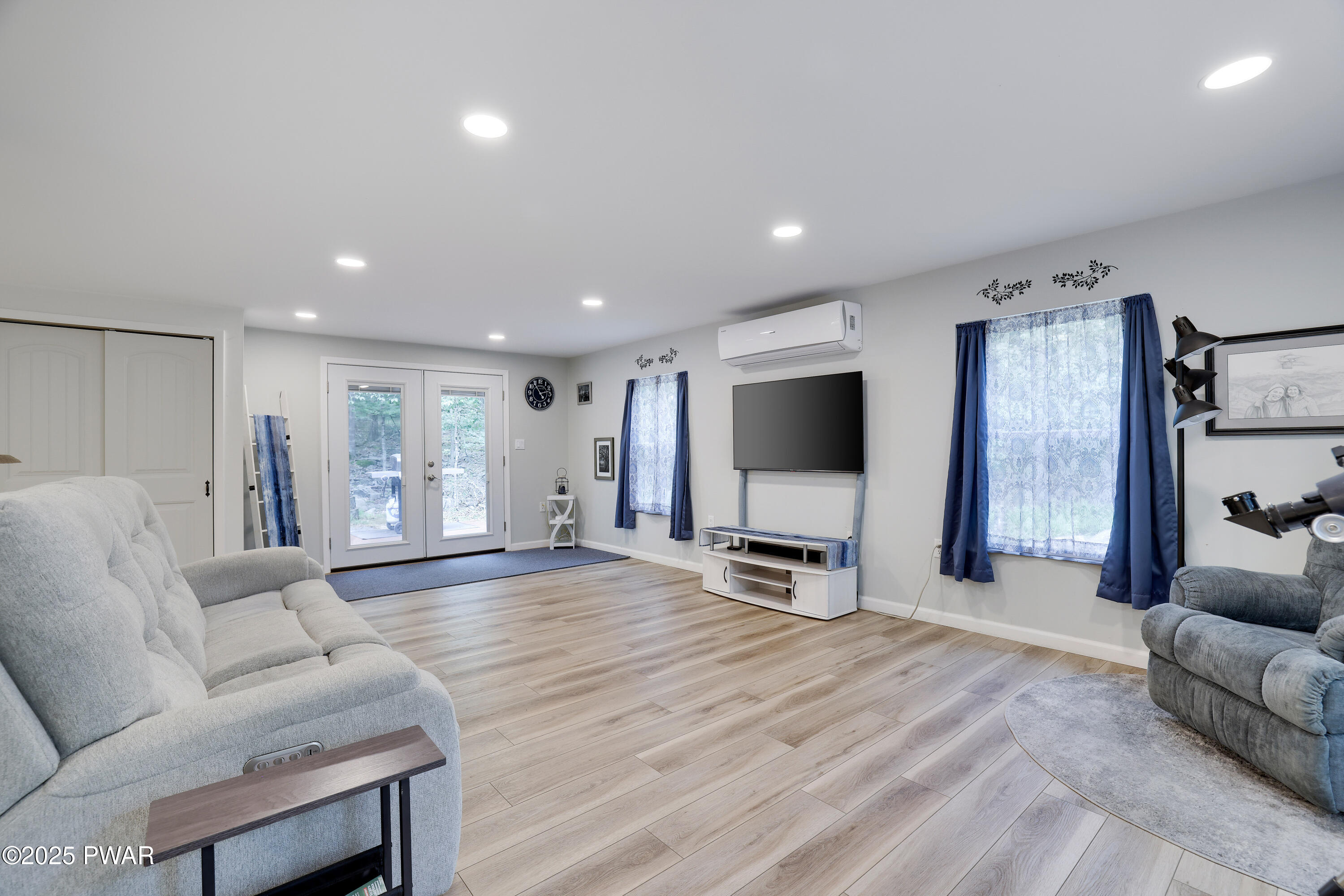 Hawley, Pennsylvania 18428, United States, 3 Bedrooms Bedrooms, ,2 BathroomsBathrooms,Residential,Active,195882