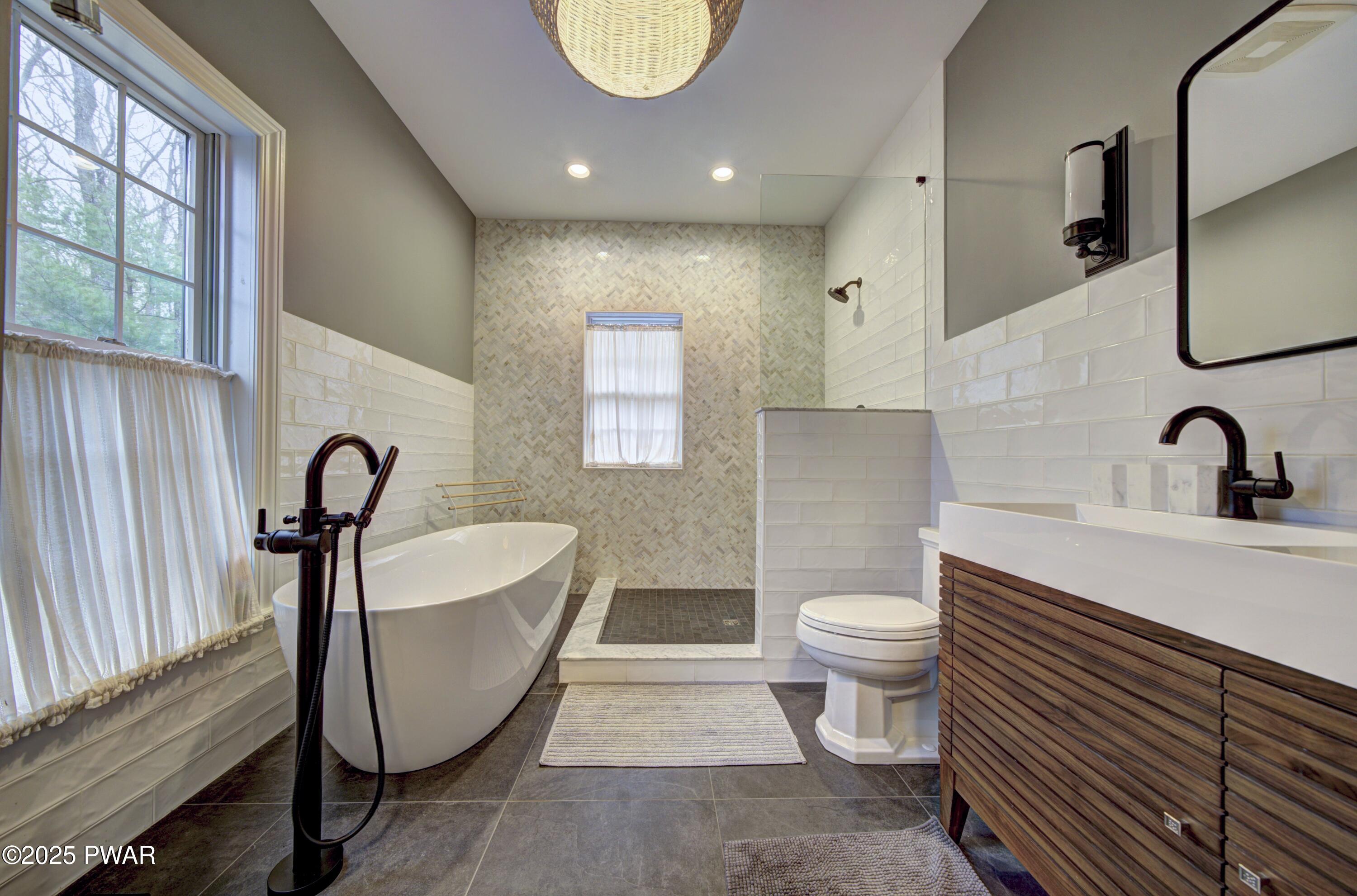 116 Cloud Crest Drive, Greentown, Pennsylvania image 24