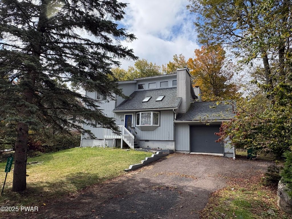 Photo of 9593 Dawn Lane, Tobyhanna, PA 18466 (MLS # PW260699)