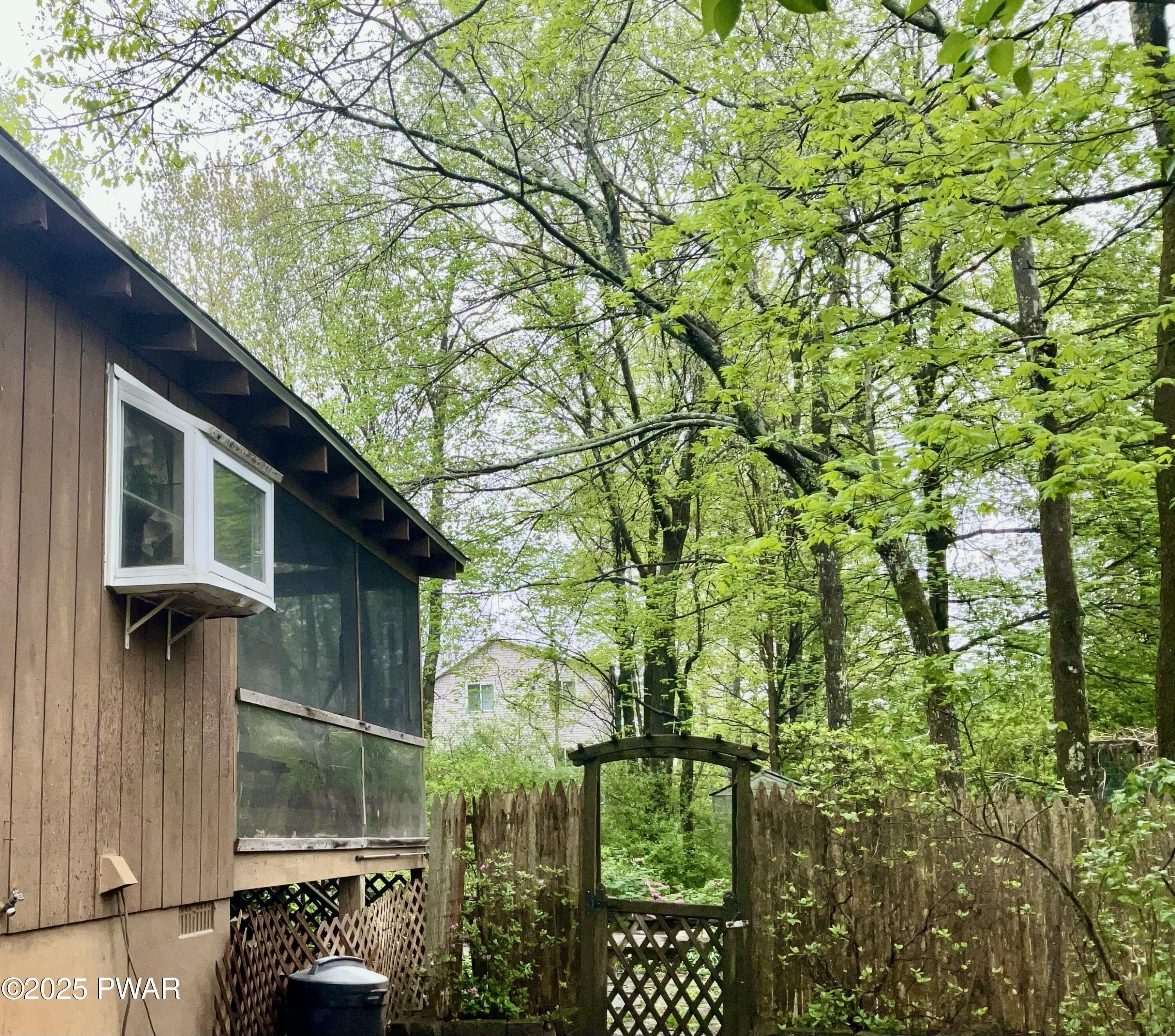 124 Roundhill Road, Dingmans Ferry, Pennsylvania image 3