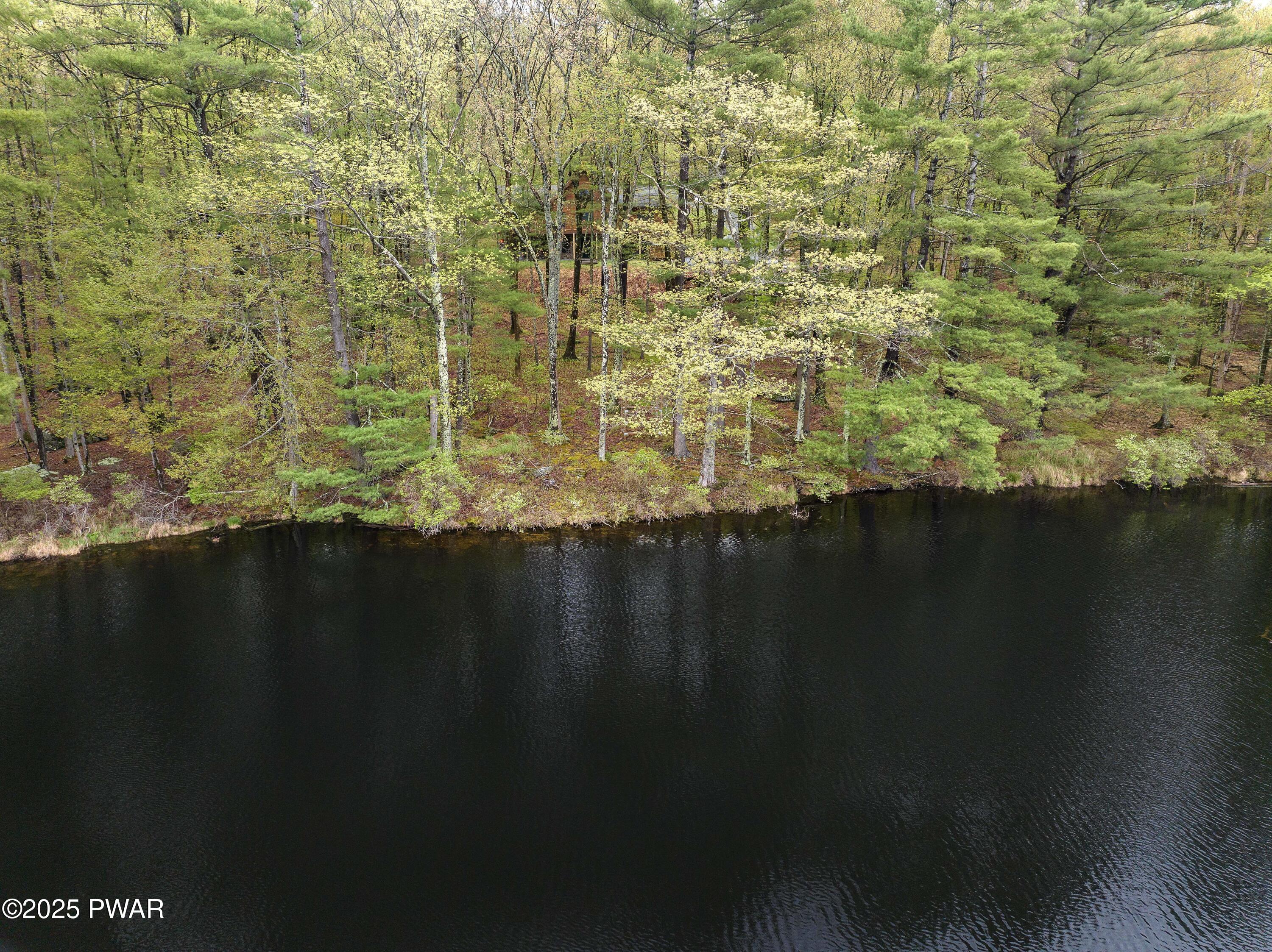 Hawley, Pennsylvania 18428, United States, 3 Bedrooms Bedrooms, ,2 BathroomsBathrooms,Residential,Pending,126184