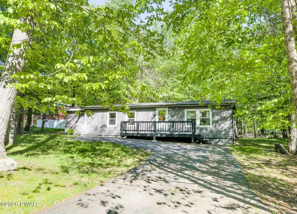 Photo of 14 Chipmunk Trl, Hawley, PA 18428 (MLS # PW260675)