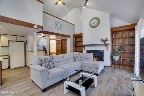 Townhouse For Sale - 3336 Windermere Drive<br/> Bushkill, PA 18324