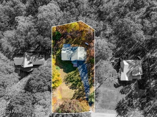 Tafton, Pennsylvania 18464, United States, 4 Bedrooms Bedrooms, ,4 BathroomsBathrooms,Residential,Pending,36722