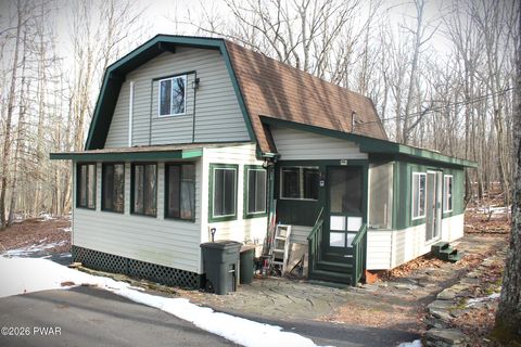 Homes For Sale - 121 Ledgeview Drive<br/> Hawley, PA 18428