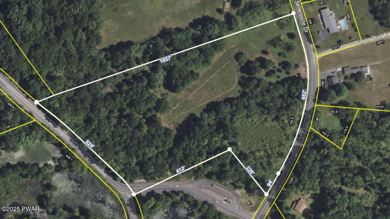 1016 Sellersville Drive, East Stroudsburg, Pennsylvania image 1