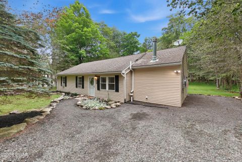 Homes For Sale - 1060 Apache Trail<br/> Wayne County, Gouldsboro, PA 18424