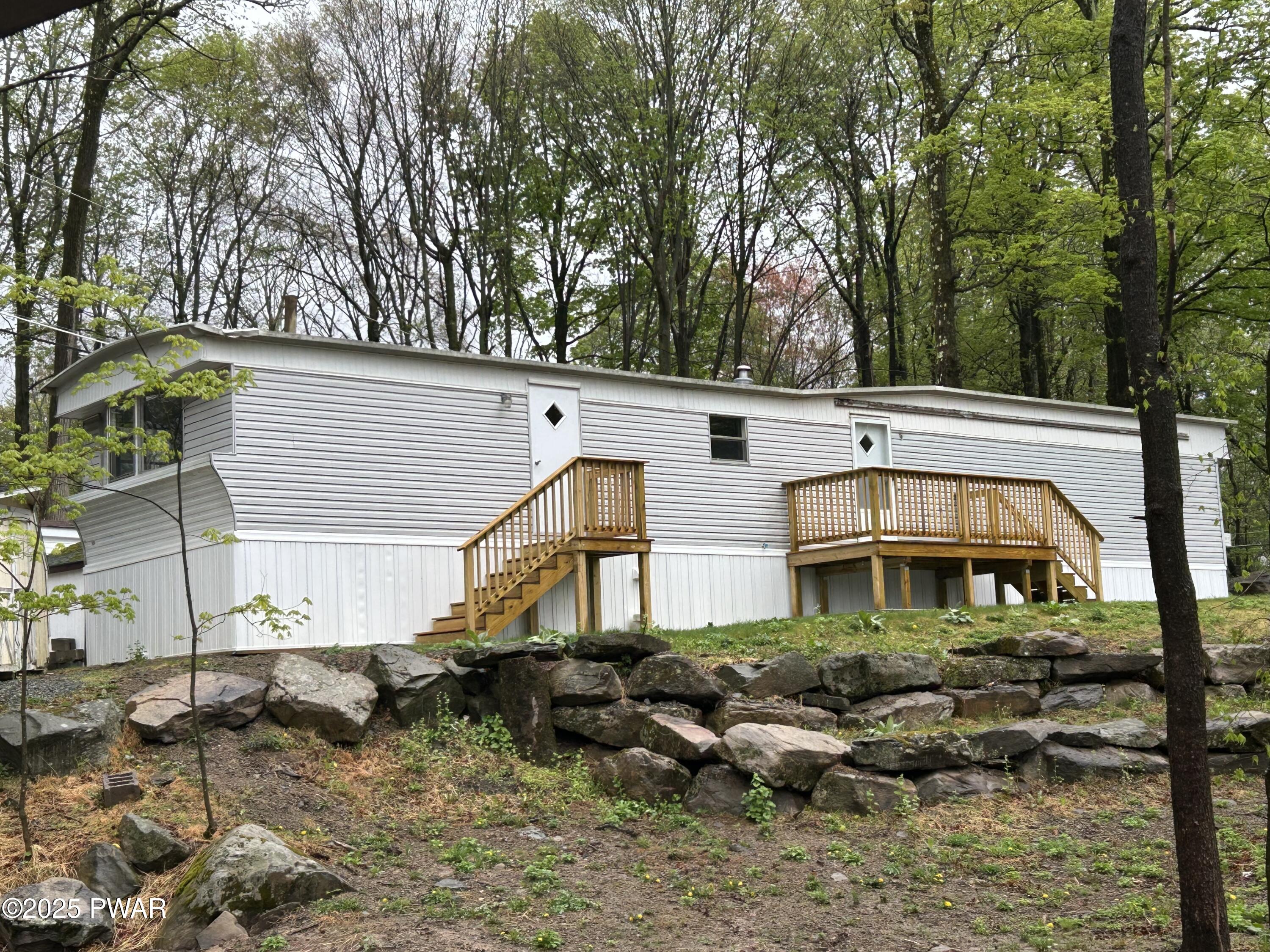 126 Middle Road, Greentown, Pennsylvania image 1