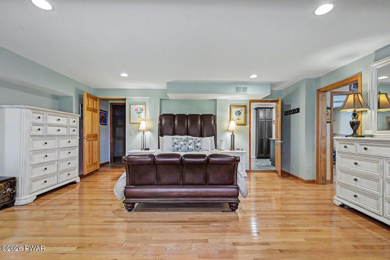 562 Lakeview Dr W, Lake Ariel, PA, 18436, USA, 4 Bedrooms Bedrooms, ,3 BathroomsBathrooms,Residential,Pending,562 Lakeview Dr W,PW261347