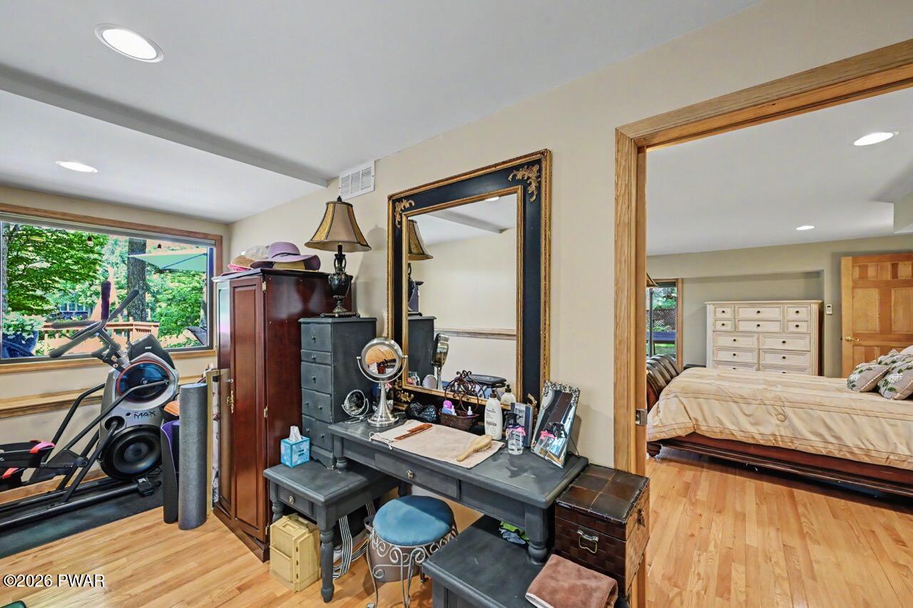 562 Lakeview Dr W, Lake Ariel, PA, 18436, USA, 4 Bedrooms Bedrooms, ,3 BathroomsBathrooms,Residential,Pending,562 Lakeview Dr W,PW261347