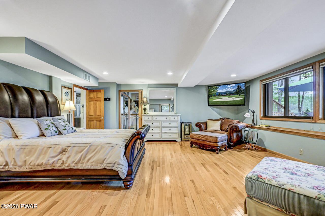 Lake Ariel, Pennsylvania, 18436, United States, 4 Bedrooms Bedrooms, ,3 BathroomsBathrooms,Residential,Active,2045543