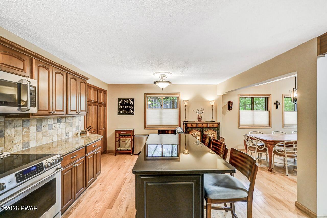 Lake Ariel, Pennsylvania, 18436, United States, 4 Bedrooms Bedrooms, ,3 BathroomsBathrooms,Residential,Active,2045543