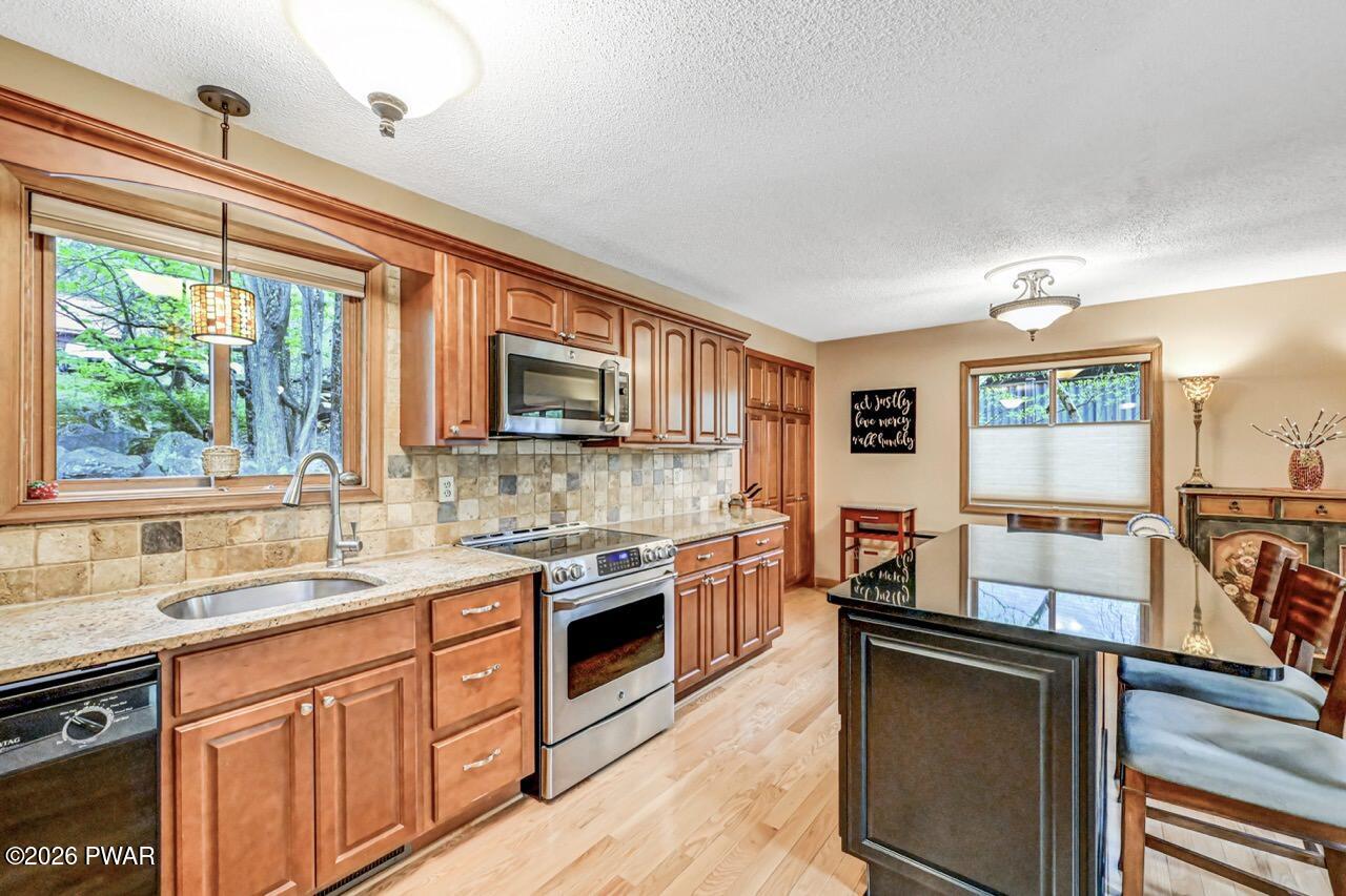 Lake Ariel, Pennsylvania, 18436, United States, 4 Bedrooms Bedrooms, ,3 BathroomsBathrooms,Residential,Active,2045543