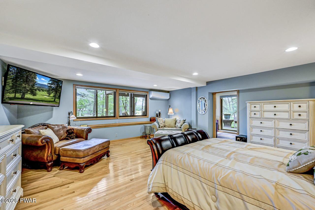 Lake Ariel, Pennsylvania, 18436, United States, 4 Bedrooms Bedrooms, ,3 BathroomsBathrooms,Residential,Active,2045543