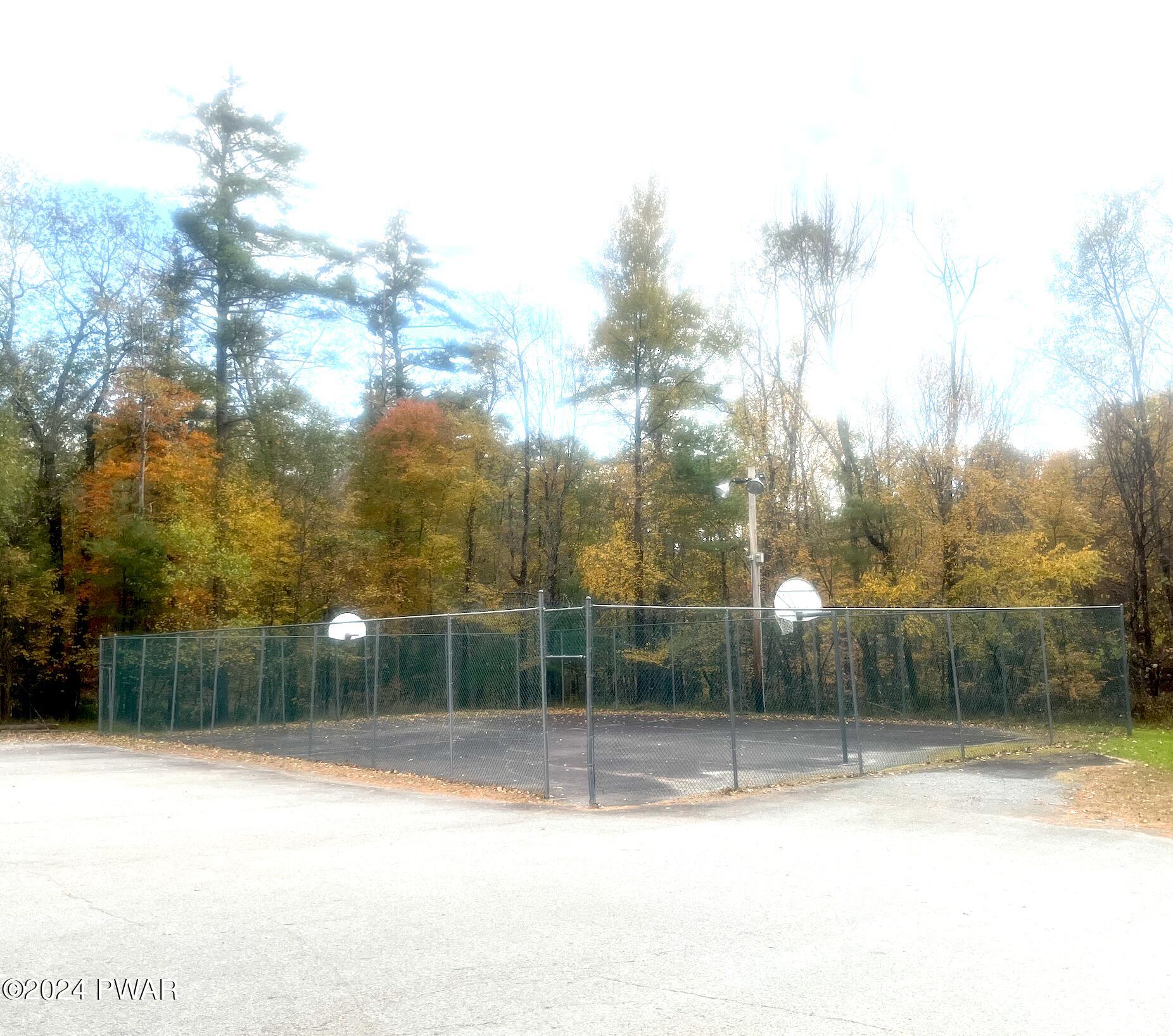 440 Blue Jay/also Called Autumn Ct Court, Hawley, Pennsylvania image 5