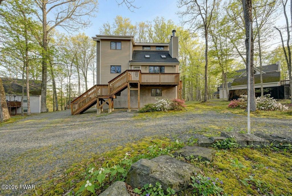 Photo of 258 W Lakeview Road, Lackawaxen, PA 18435 (MLS # PW260730)