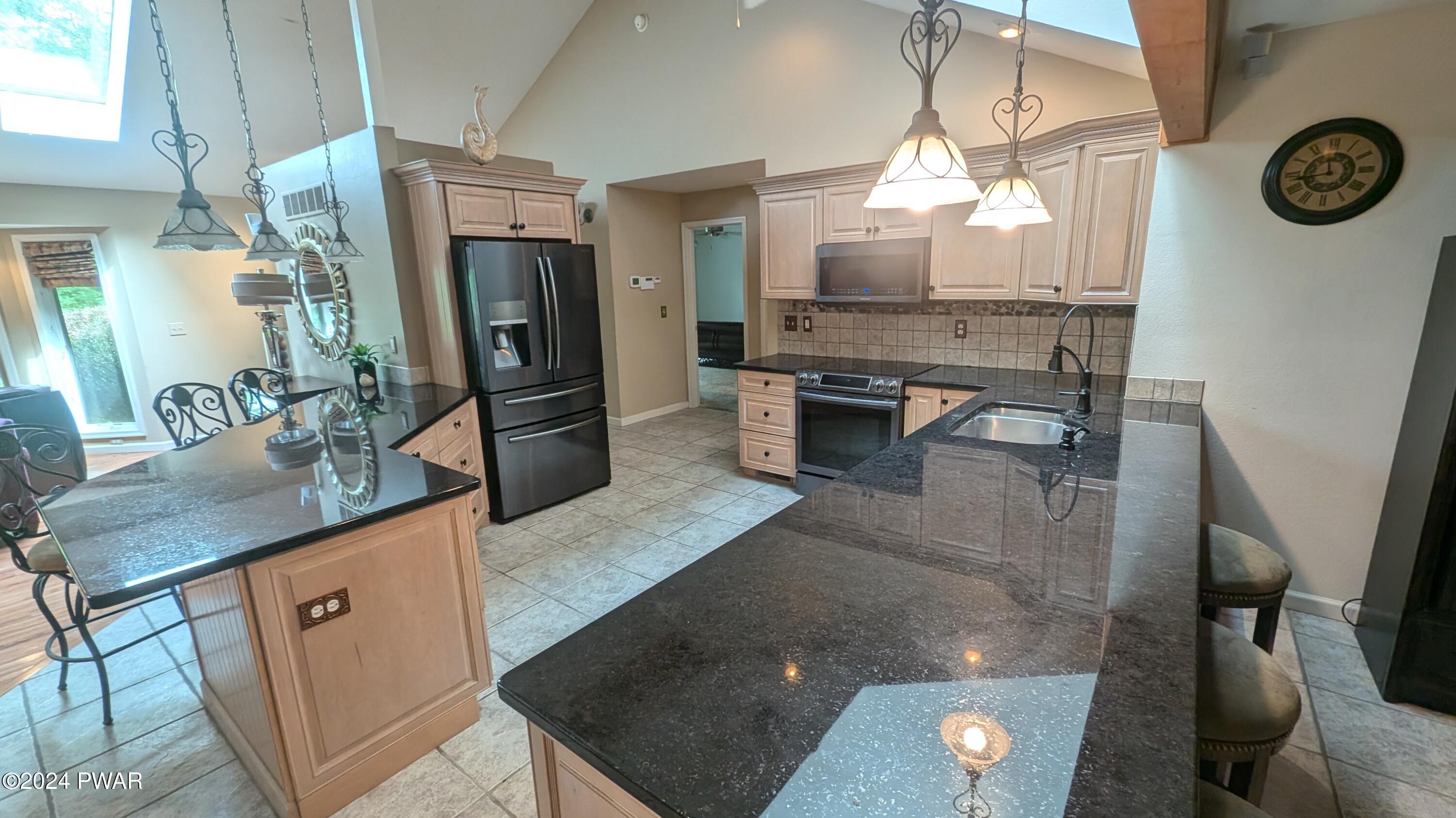 Lords Valley, Pennsylvania 18428, United States, 3 Bedrooms Bedrooms, ,3 BathroomsBathrooms,Residential,Pending,52254