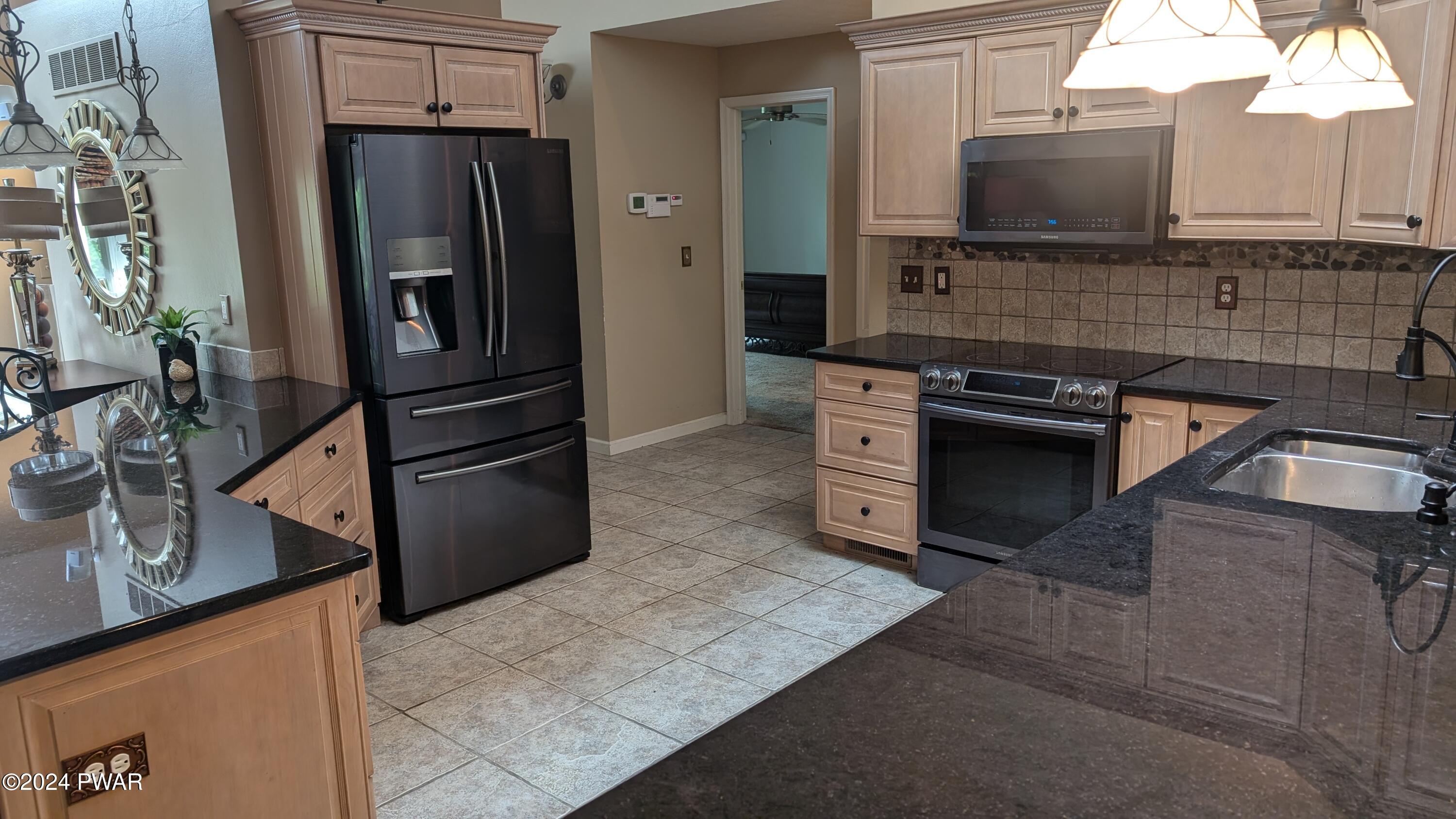 Lords Valley, Pennsylvania 18428, United States, 3 Bedrooms Bedrooms, ,3 BathroomsBathrooms,Residential,Pending,52254