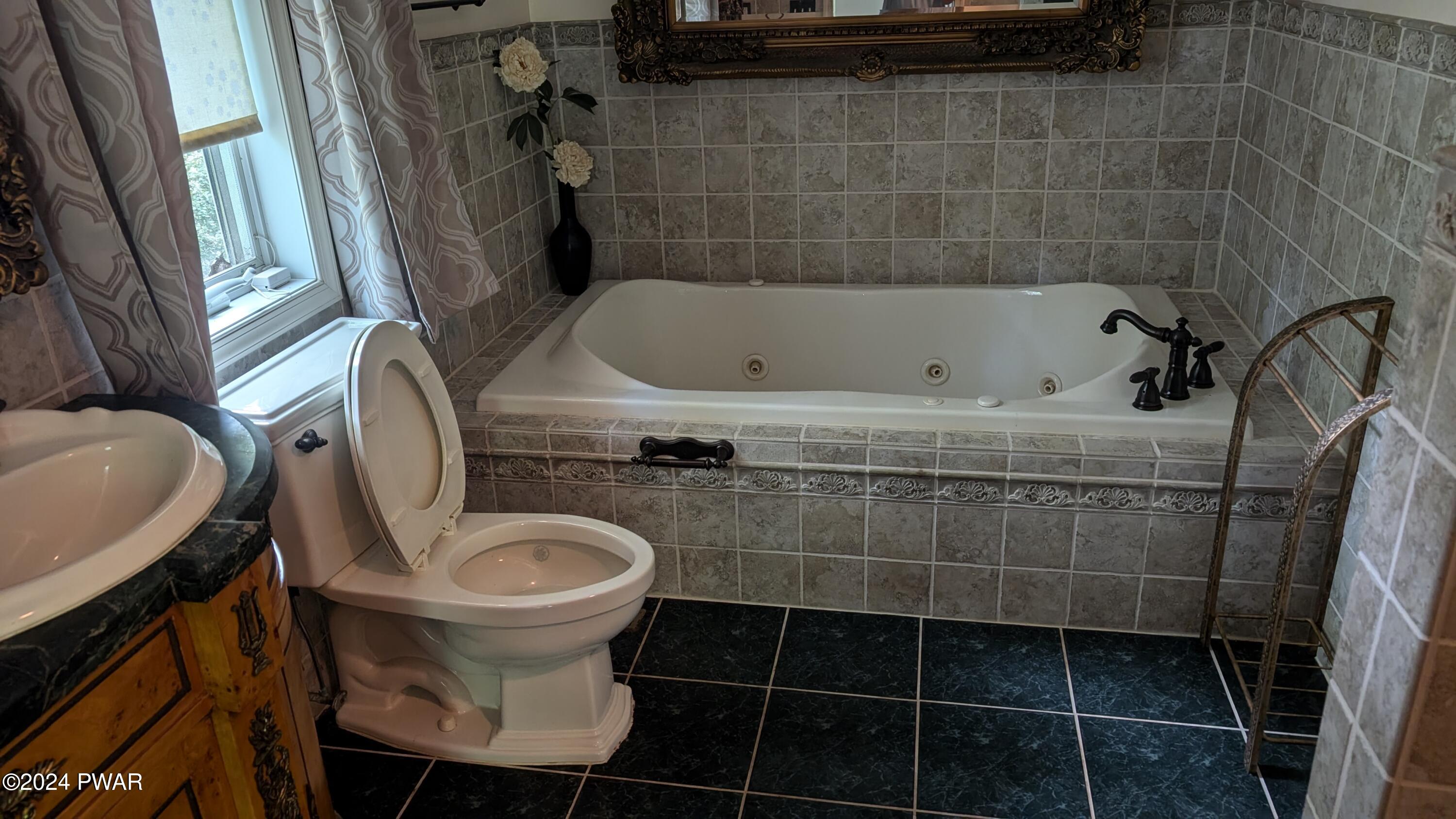 Lords Valley, Pennsylvania 18428, United States, 3 Bedrooms Bedrooms, ,3 BathroomsBathrooms,Residential,Pending,52254