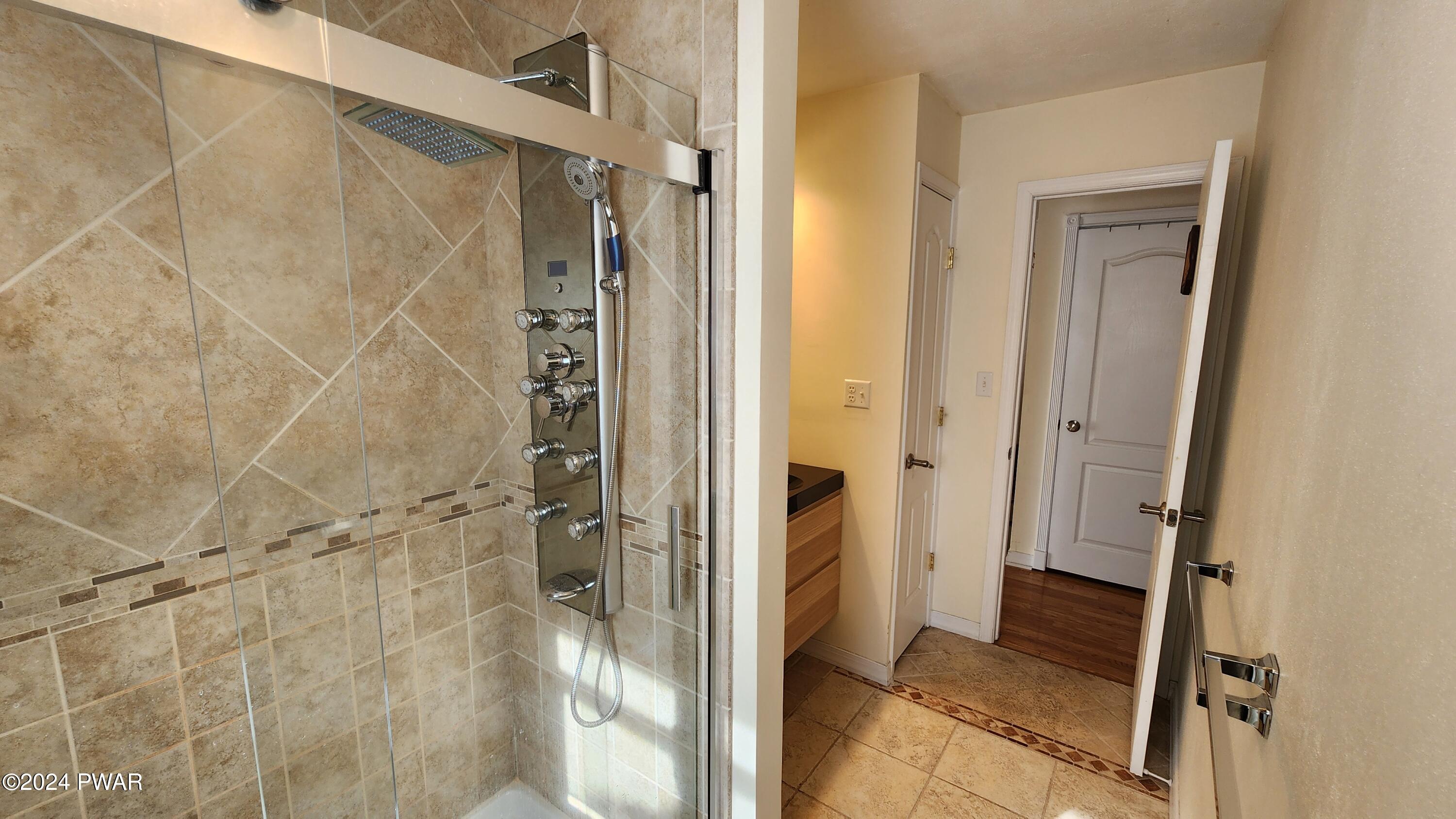 Milford, Pennsylvania 18337, United States, 2 Bedrooms Bedrooms, ,1 BathroomBathrooms,Residential,Pending,61726