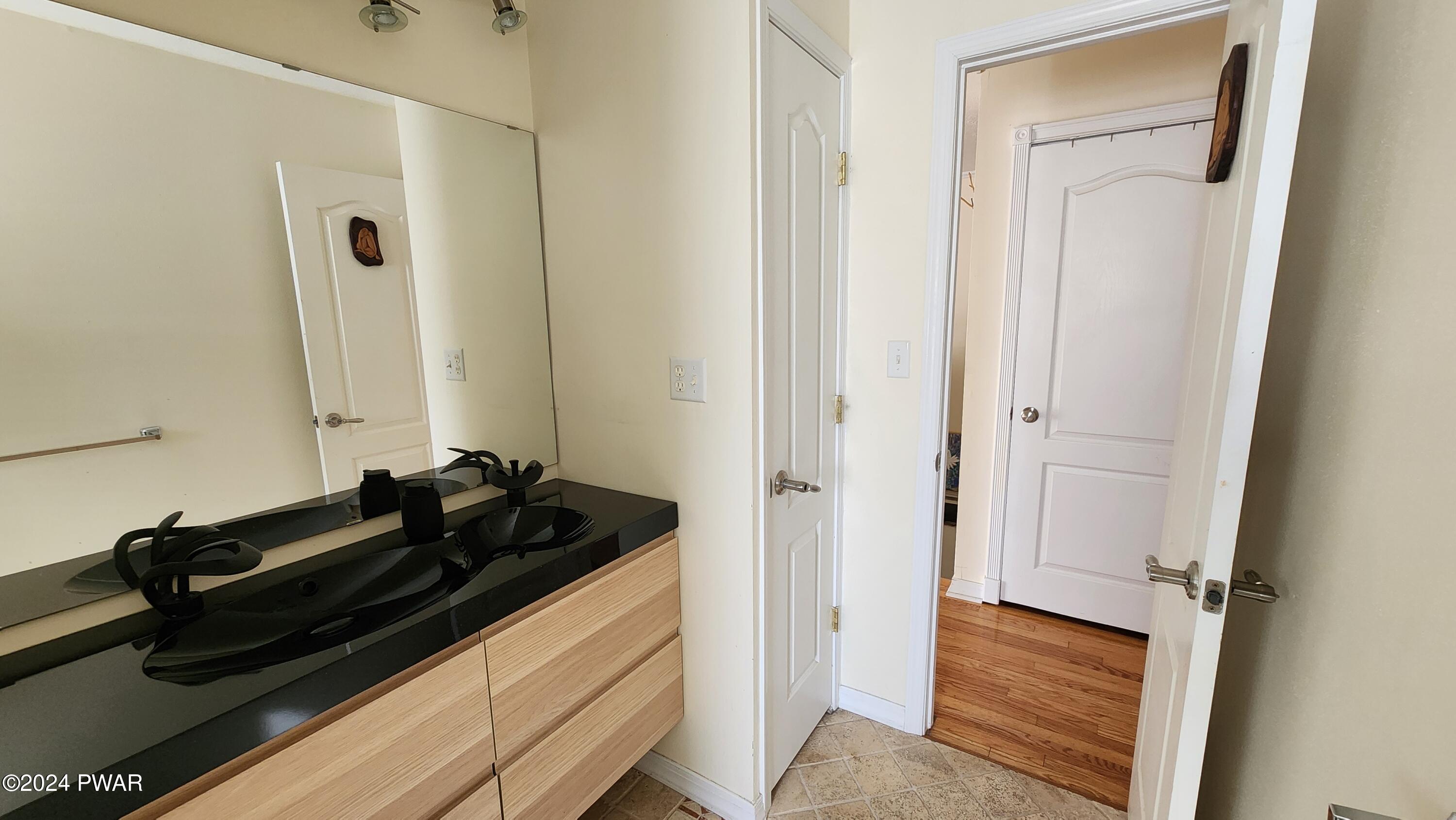 Milford, Pennsylvania 18337, United States, 2 Bedrooms Bedrooms, ,1 BathroomBathrooms,Residential,Pending,61726