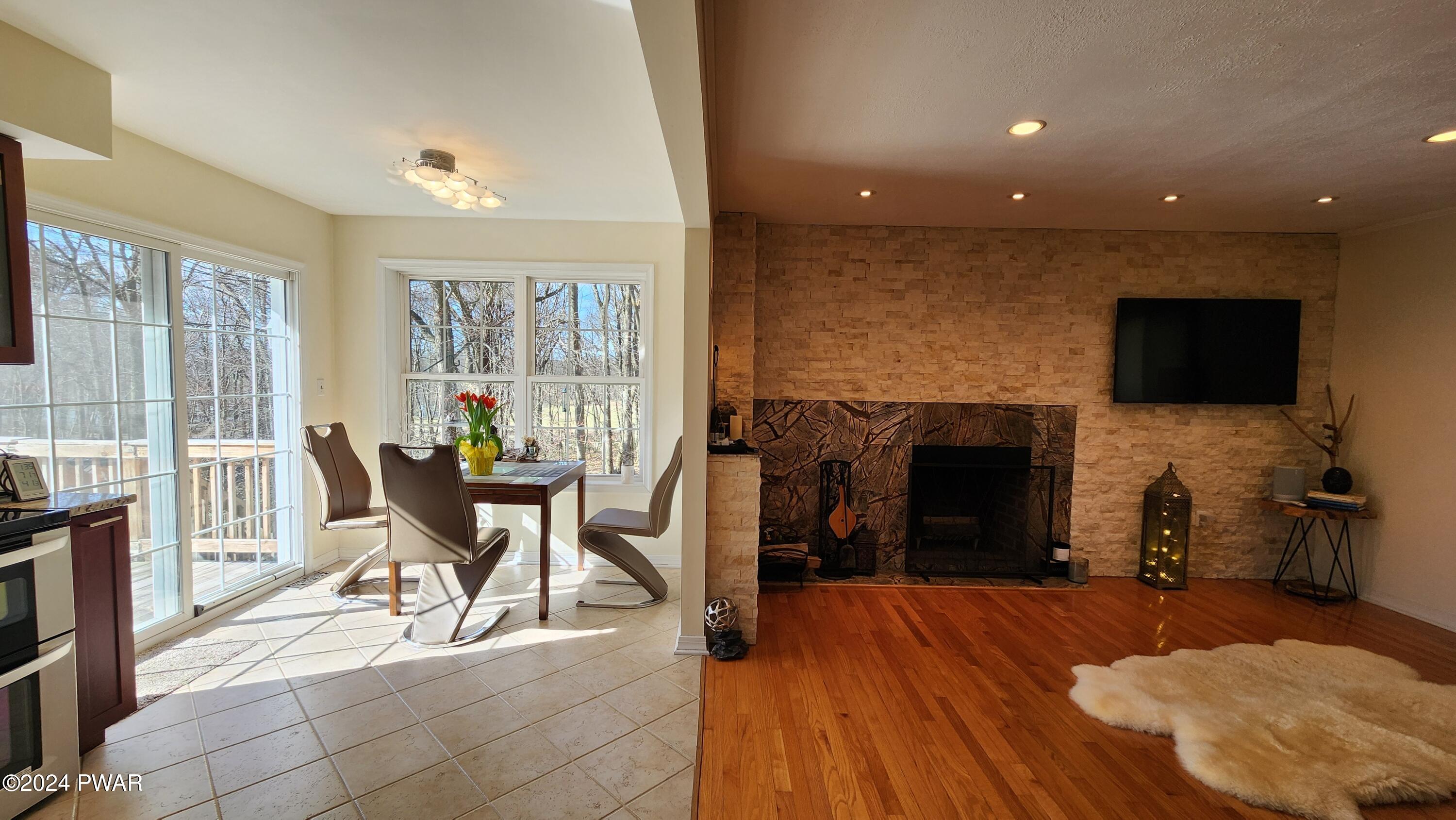 Milford, Pennsylvania 18337, United States, 2 Bedrooms Bedrooms, ,1 BathroomBathrooms,Residential,Pending,61726