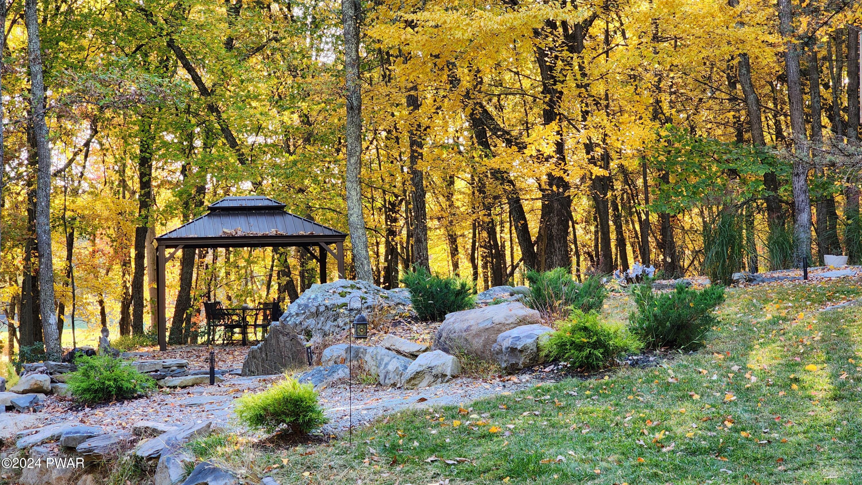 Milford, Pennsylvania 18337, United States, 2 Bedrooms Bedrooms, ,1 BathroomBathrooms,Residential,Pending,61726