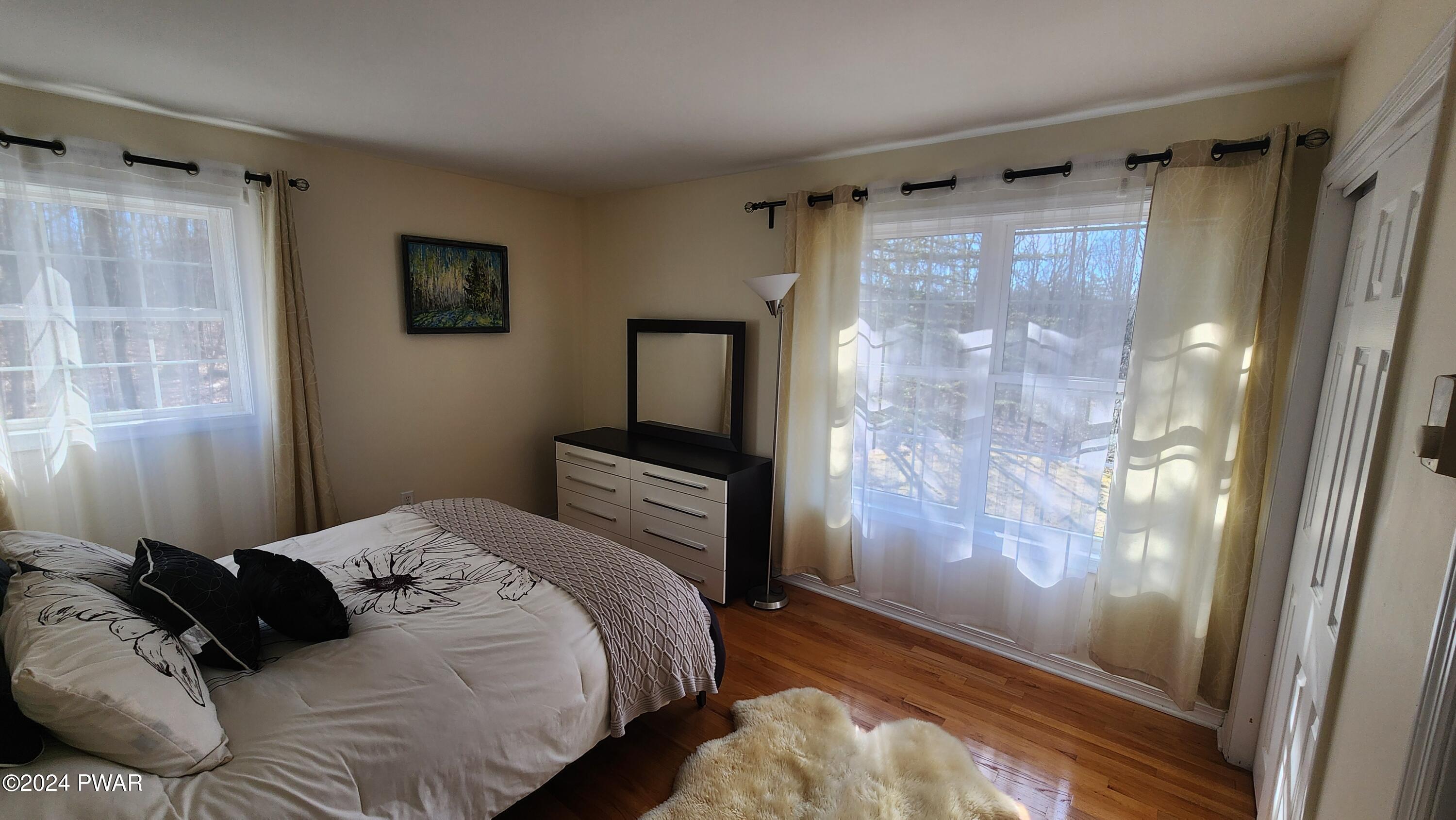 Milford, Pennsylvania 18337, United States, 2 Bedrooms Bedrooms, ,1 BathroomBathrooms,Residential,Pending,61726