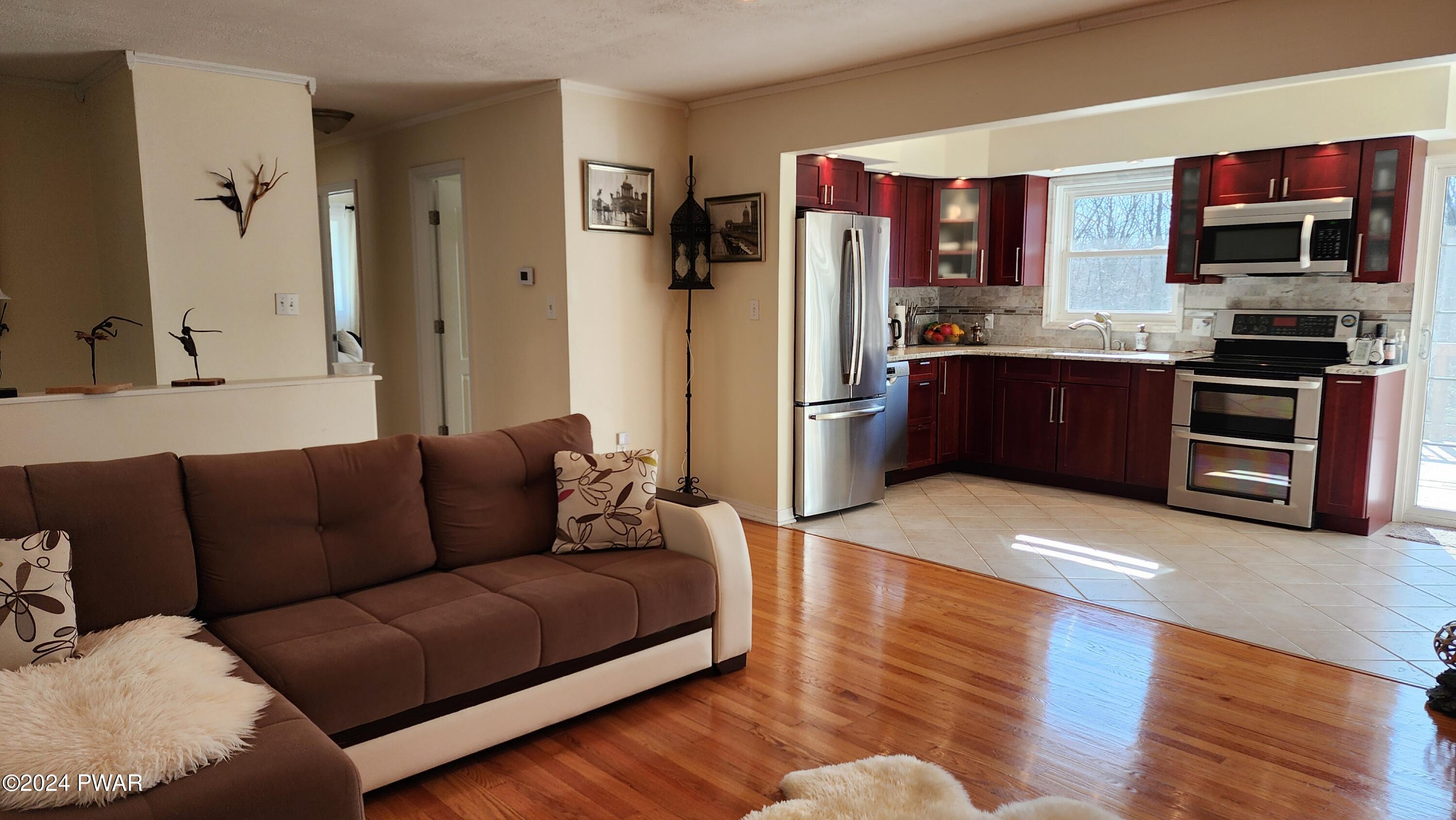 Milford, Pennsylvania 18337, United States, 2 Bedrooms Bedrooms, ,1 BathroomBathrooms,Residential,Pending,61726