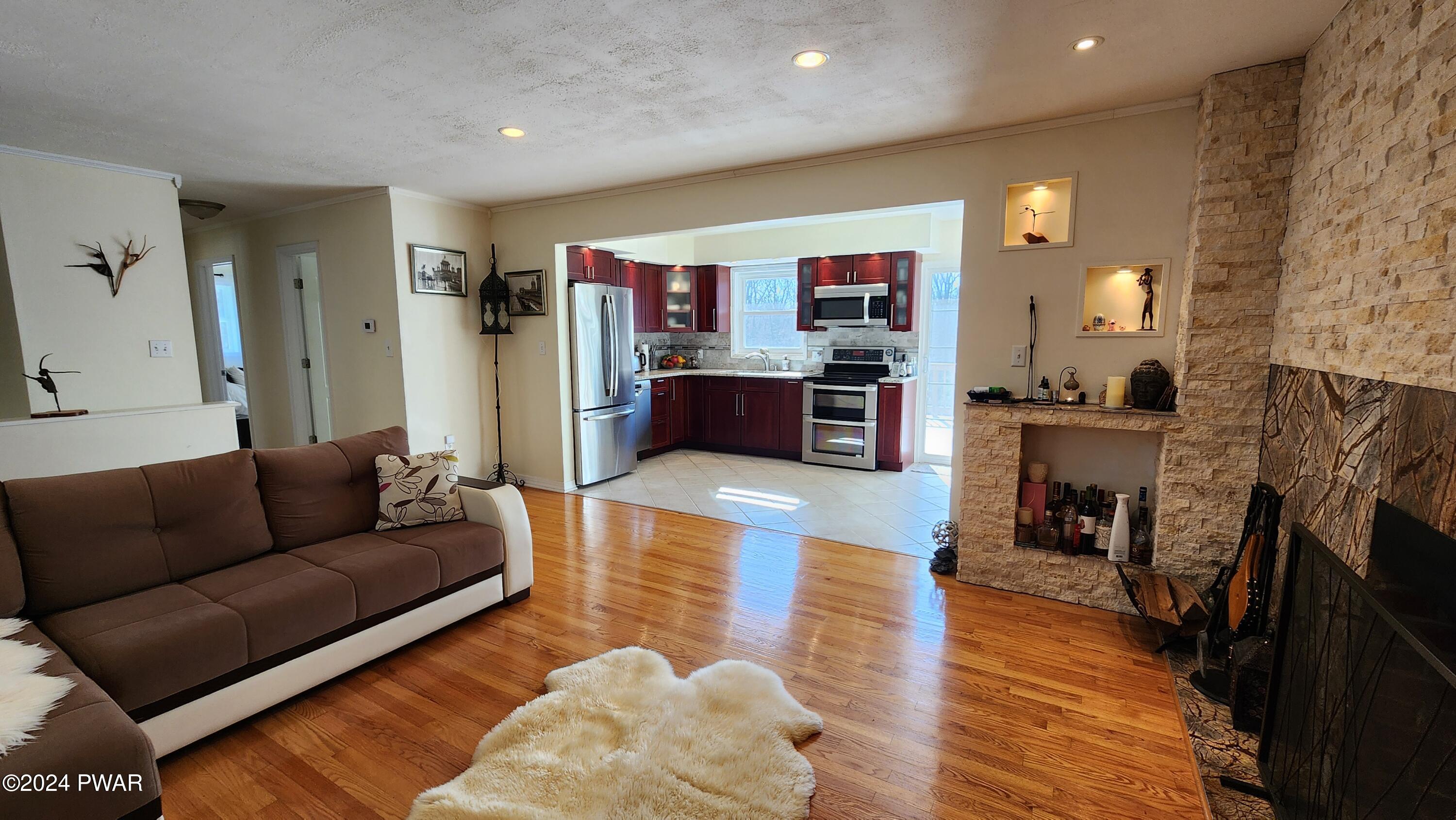 Milford, Pennsylvania 18337, United States, 2 Bedrooms Bedrooms, ,1 BathroomBathrooms,Residential,Pending,61726