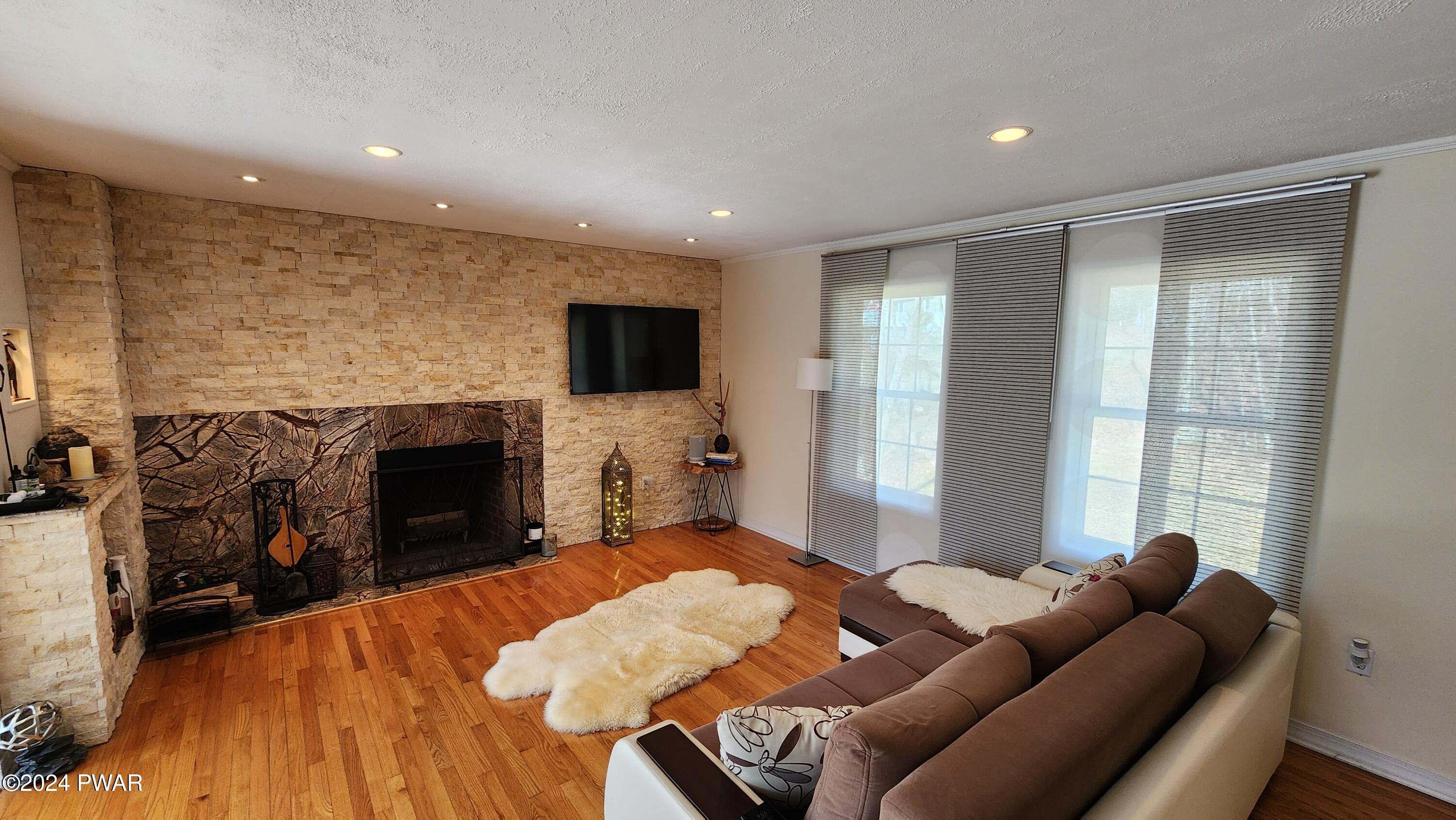 Milford, Pennsylvania 18337, United States, 2 Bedrooms Bedrooms, ,1 BathroomBathrooms,Residential,Pending,61726