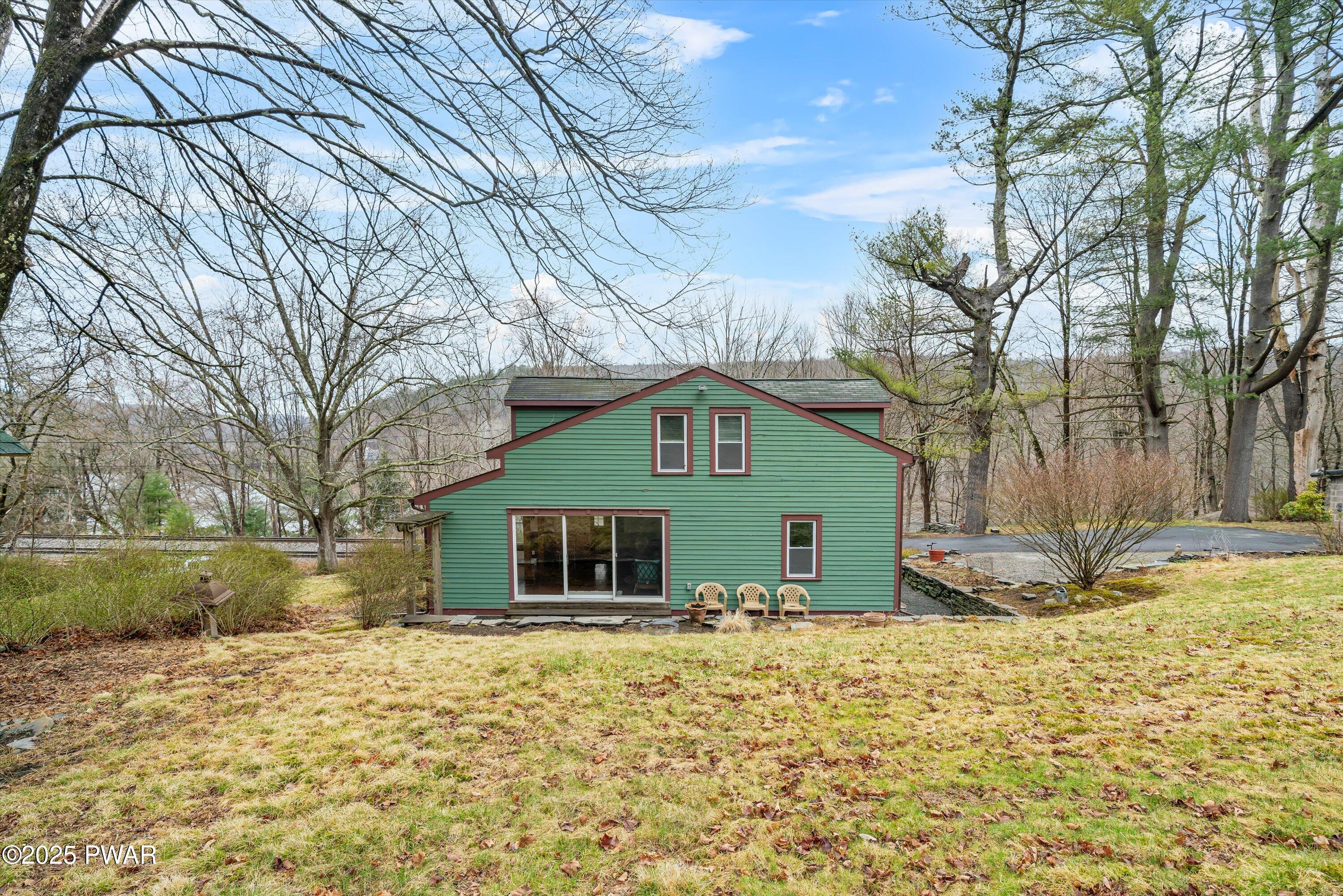 111 Delaware Drive, Lackawaxen, Pennsylvania image 4