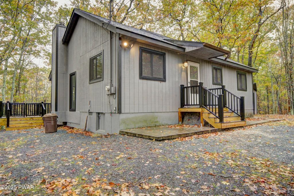 Photo of 113 Acorn Court, Lackawaxen, PA 18435 (MLS # PW253506)