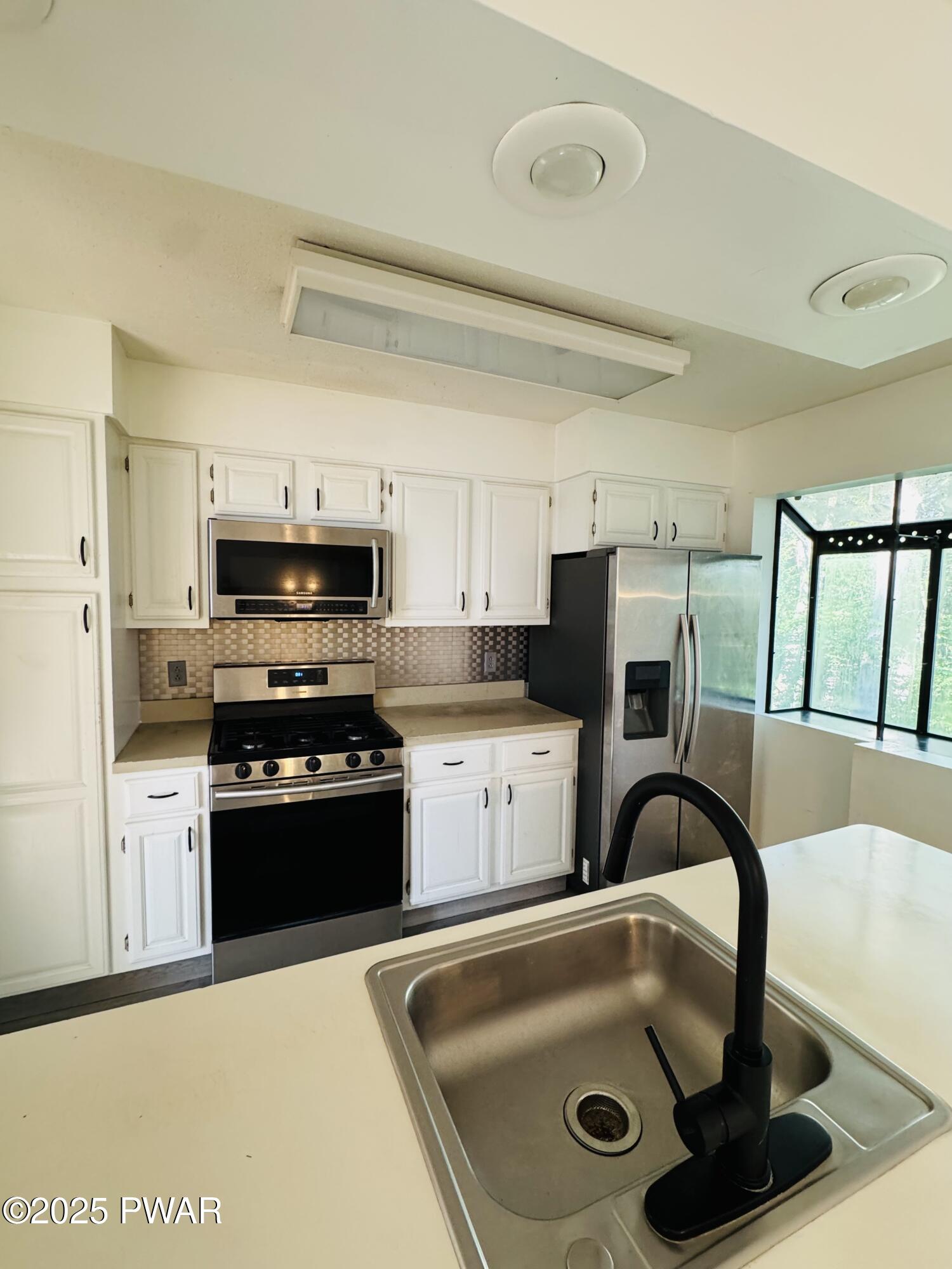 Lords Valley, Pennsylvania 18428, United States, 4 Bedrooms Bedrooms, ,2 BathroomsBathrooms,Residential,Active,175114