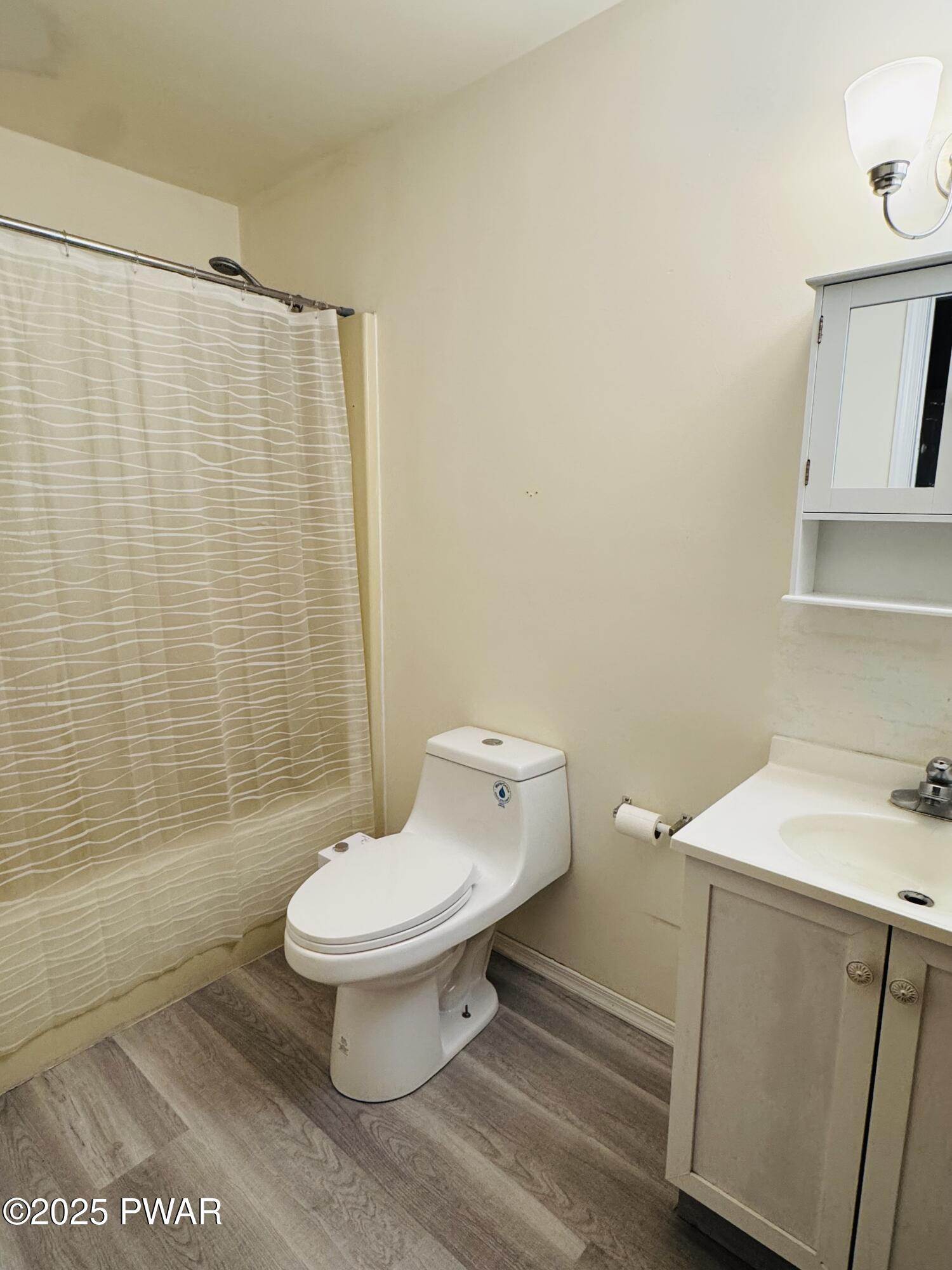 Lords Valley, Pennsylvania 18428, United States, 4 Bedrooms Bedrooms, ,2 BathroomsBathrooms,Residential,Active,175114