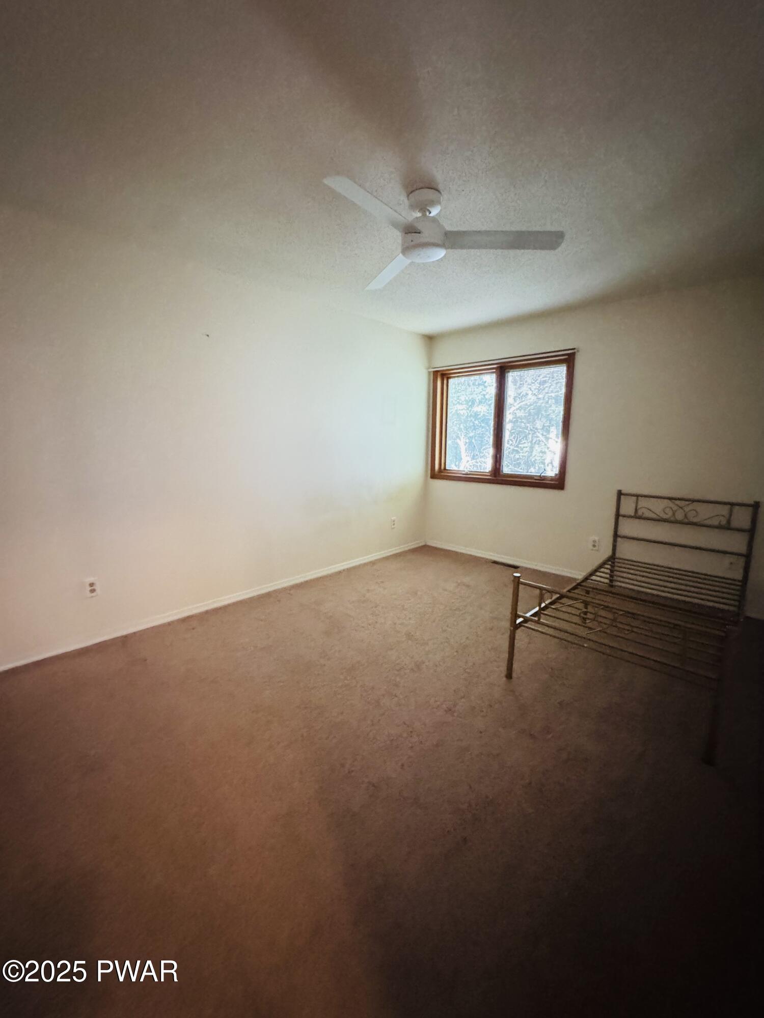 Lords Valley, Pennsylvania 18428, United States, 4 Bedrooms Bedrooms, ,2 BathroomsBathrooms,Residential,Active,175114